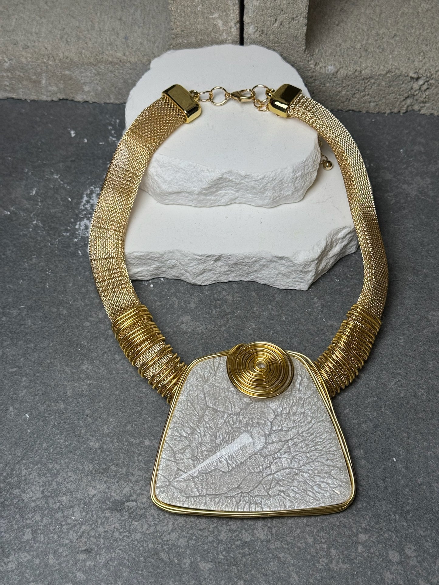 Point Of View Geometric Choker 23"