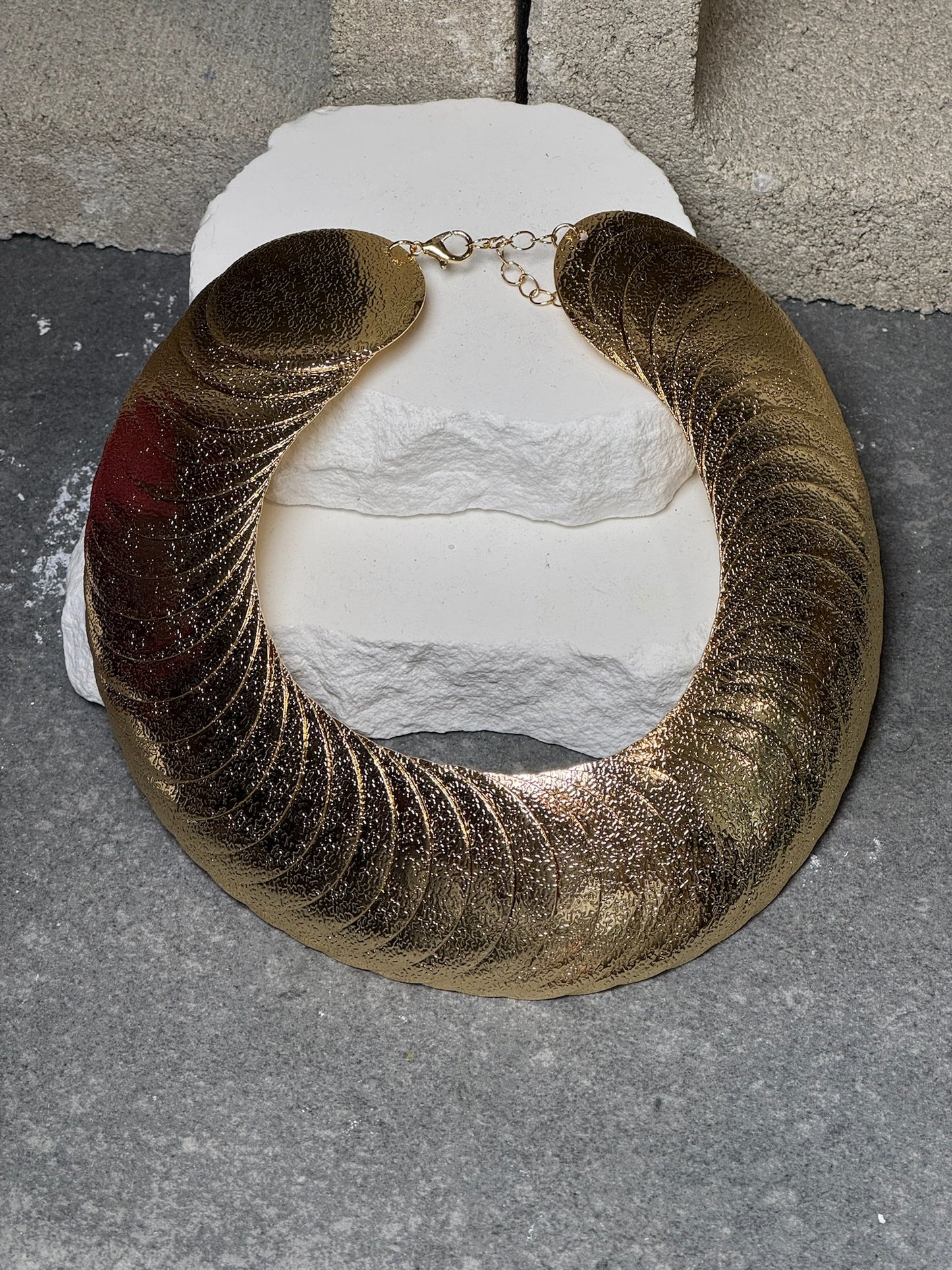 Round & Round Choker 17" w/ Extender