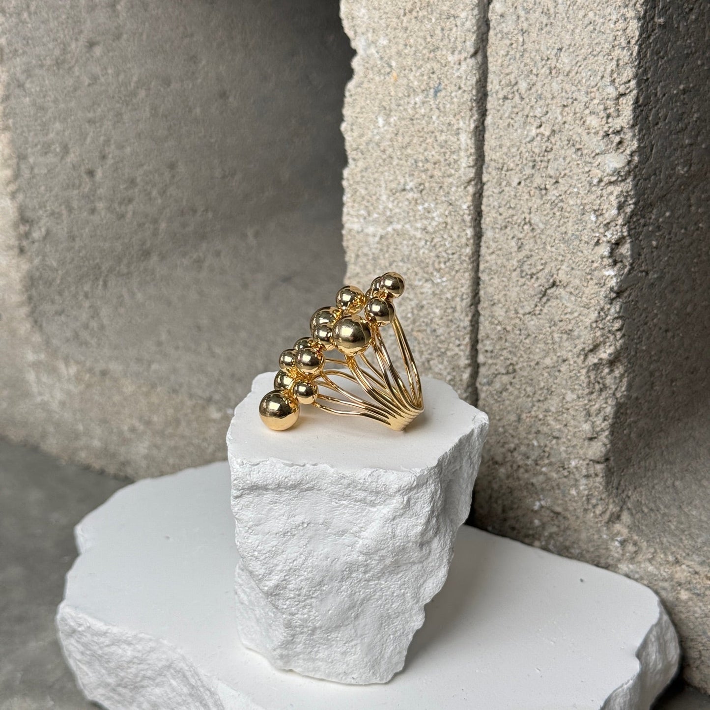 Coil Stack Sphere Ring