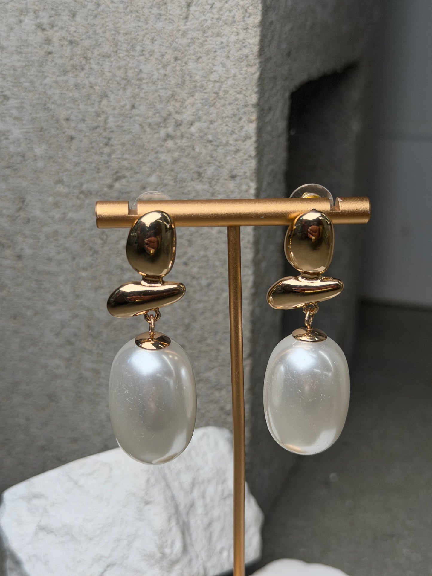 The Pearl Muse Earrings