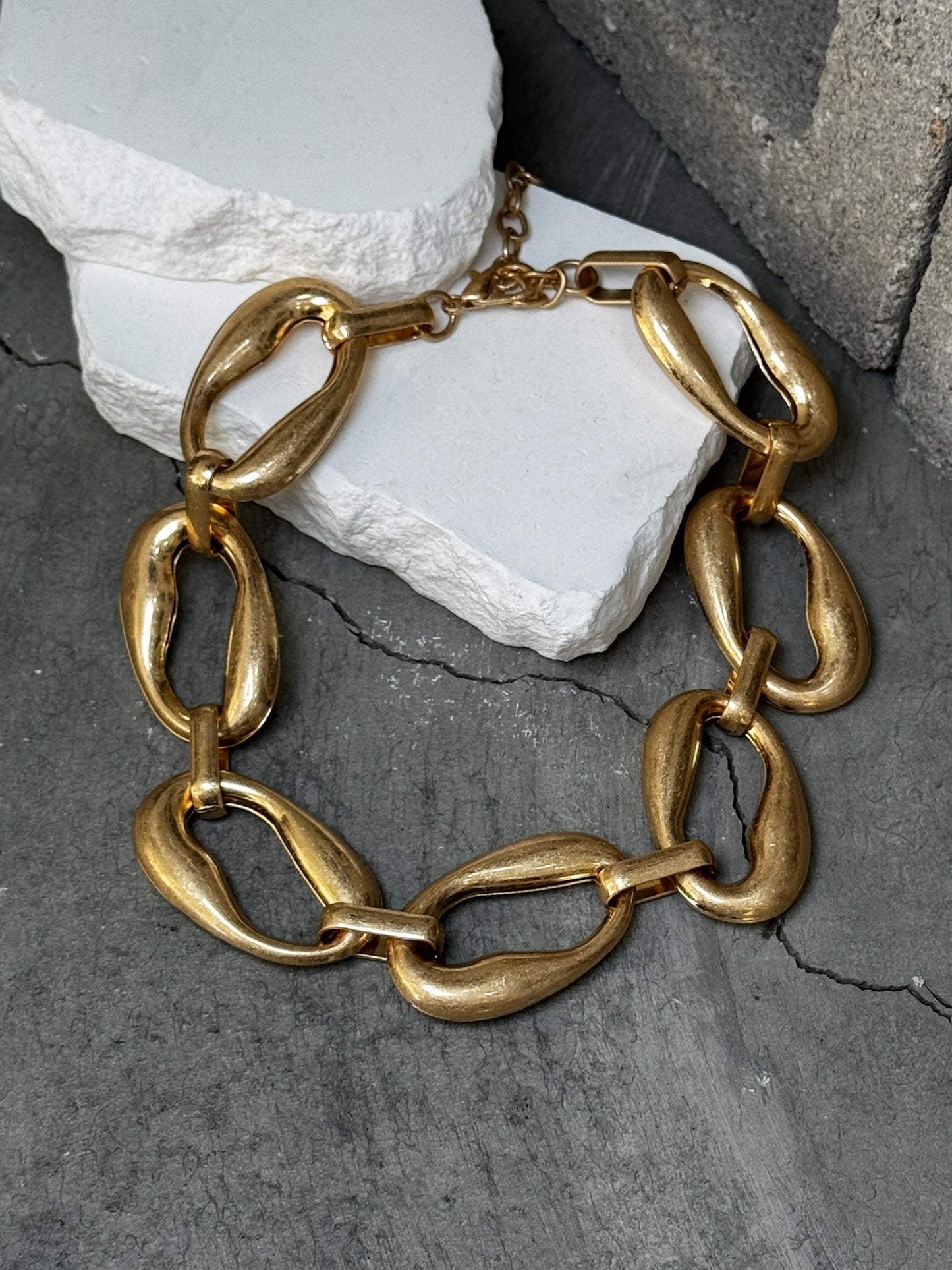 Worth the Hype Oval Link Necklace 16" w/ Extender