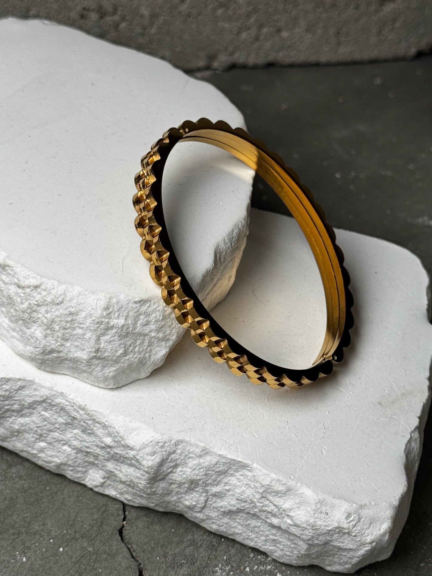 Roly Hinge Bracelet 6.5