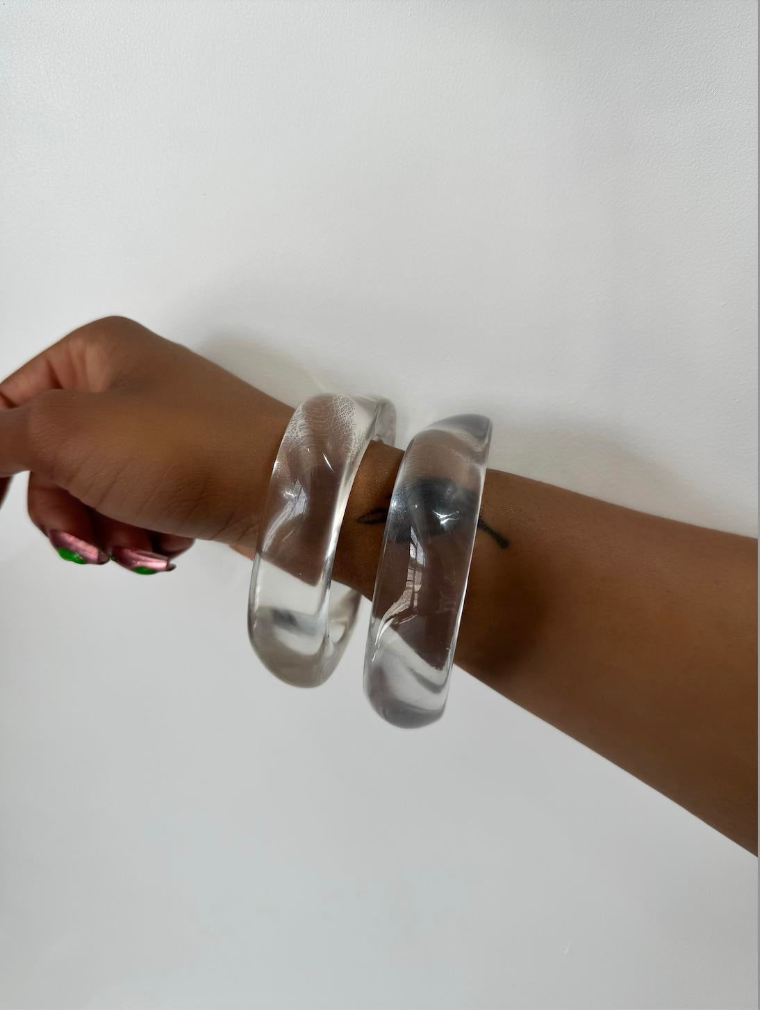 Vacation Vibe Crystal Clear Acrylic 2 Piece Bangle Set - Stylish Accessory for Adults, Clear and Elegant Design