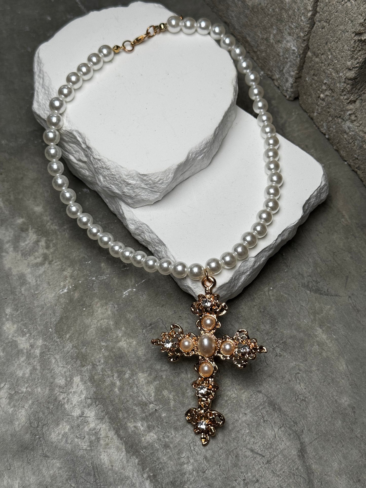 Crossed Up Pearl Necklace 14" w/ Extender