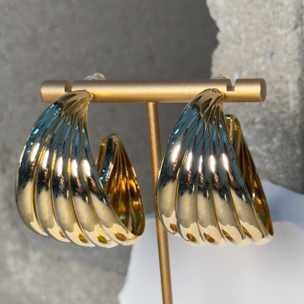Medium Chunky Twisted Ribbed Hoop Earrings - Gold-Tone Fashion Accessory for Stylish Looks