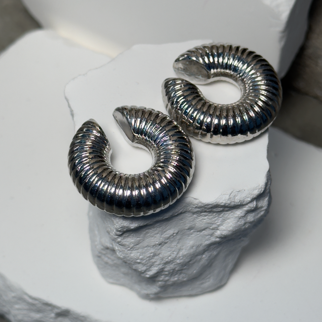 Ribbed Chunky Ear Cuff
