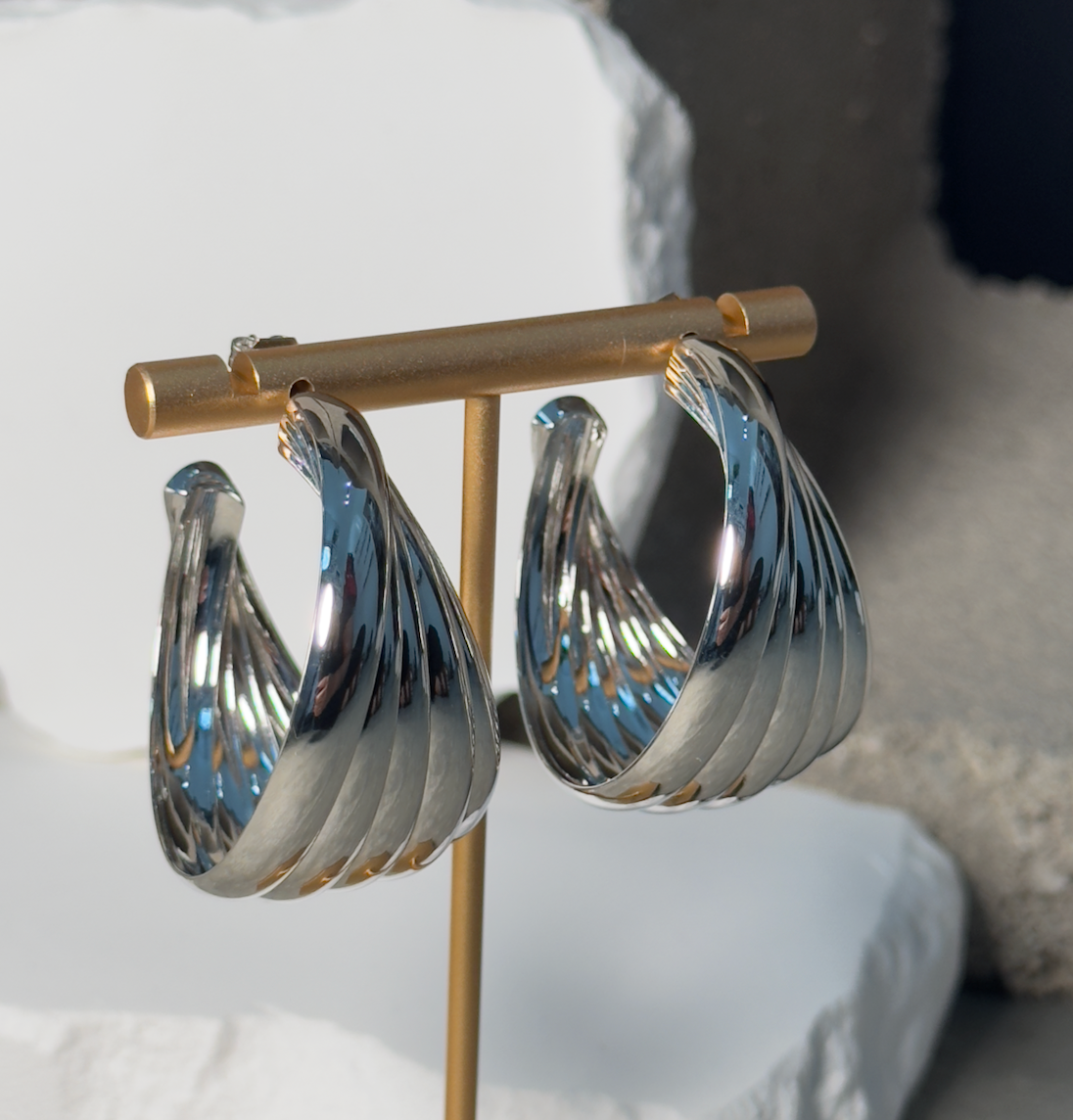 Medium Chunky Twisted Ribbed Hoop Earrings