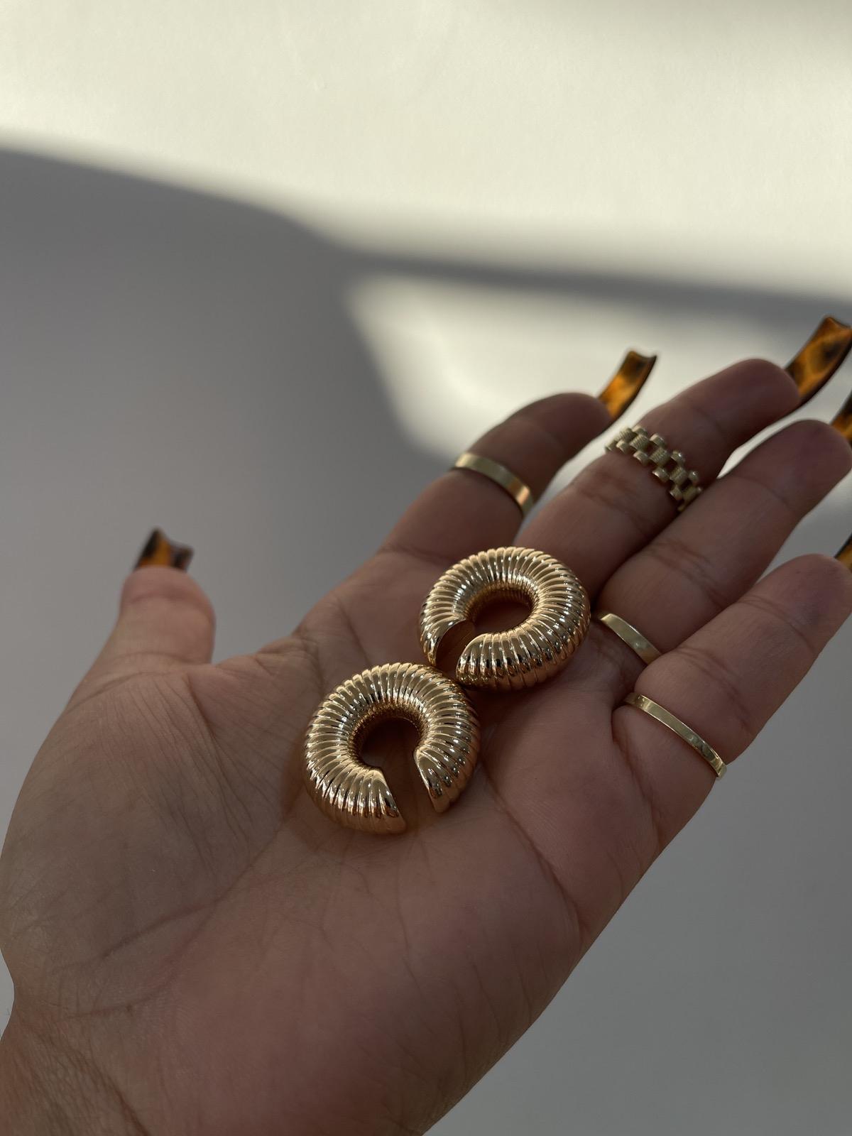 Gold Ribbed Chunky Ear Cuff for Women - Fashion Accessory