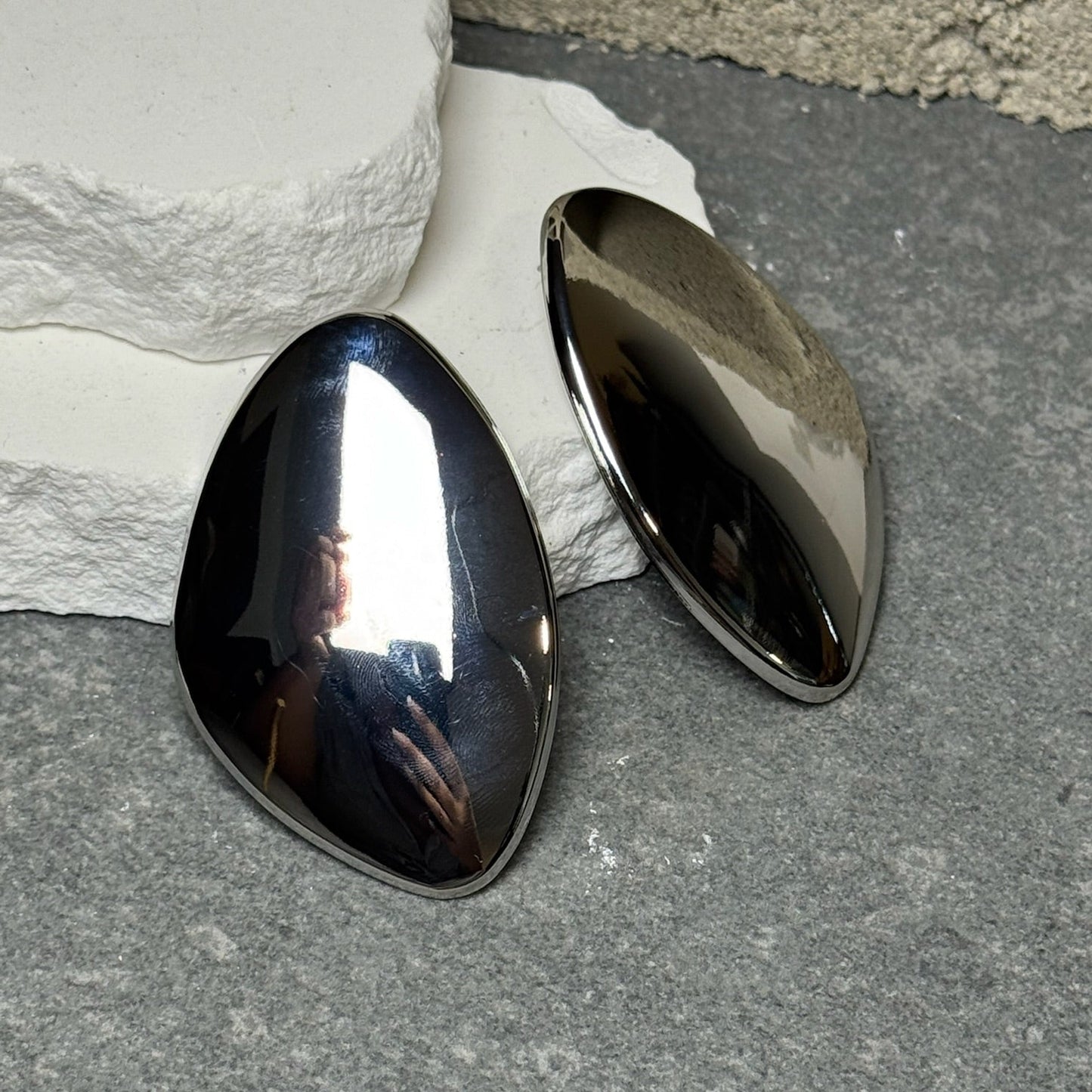 The Main Character Metal Plate Earrings