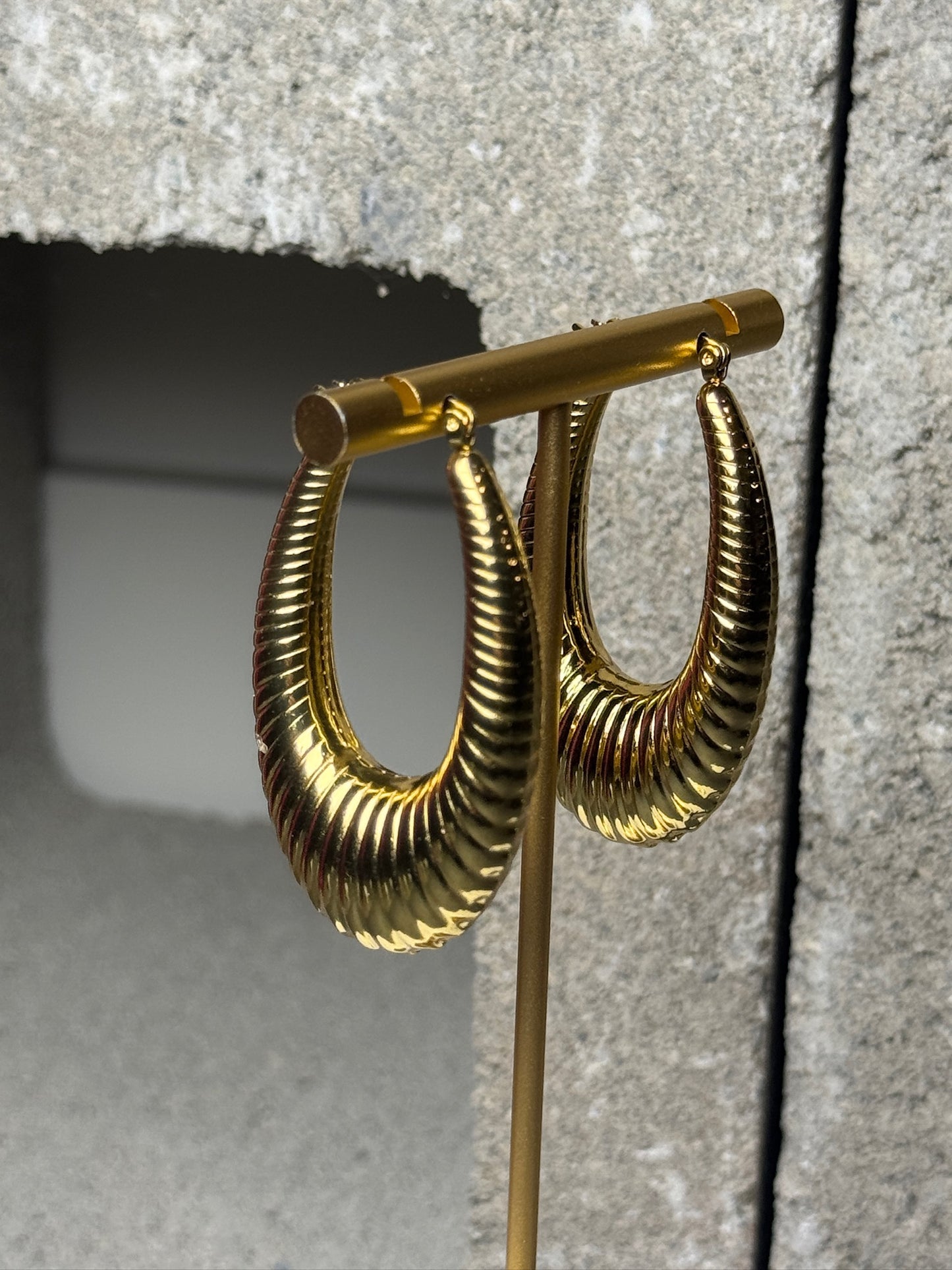 Not Too Much Ribbed Hoop Earrings
