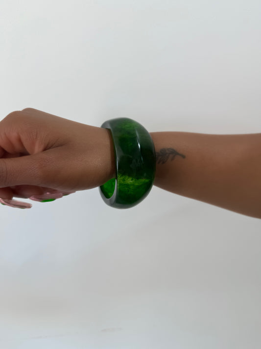 Tropic Glow Crystal Green Acrylic Bangle - Vibrant Green Design for Versatile Accessory Use