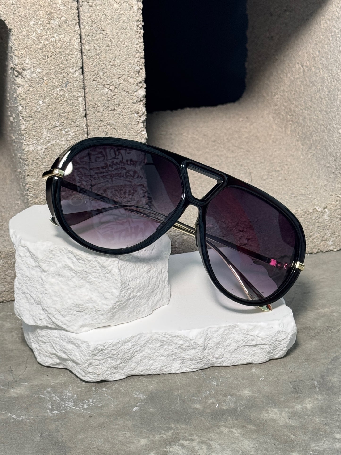 Totally Faded Aviator Sunglasses - Dreamy Fun Colors Ombré Lenses for Female - Y2K Edge & Candy-Coated Cool
