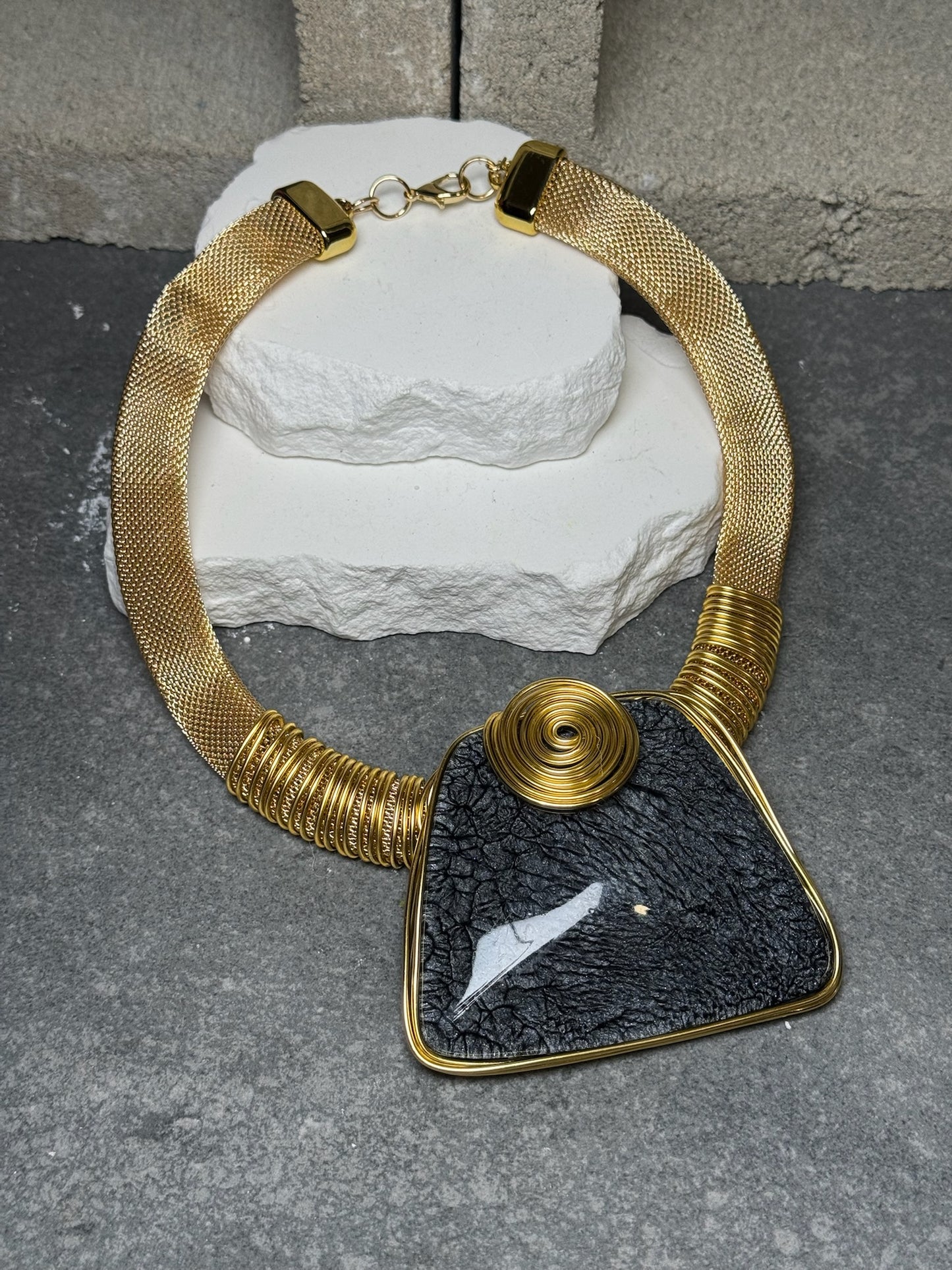 Point Of View Geometric Choker 23"