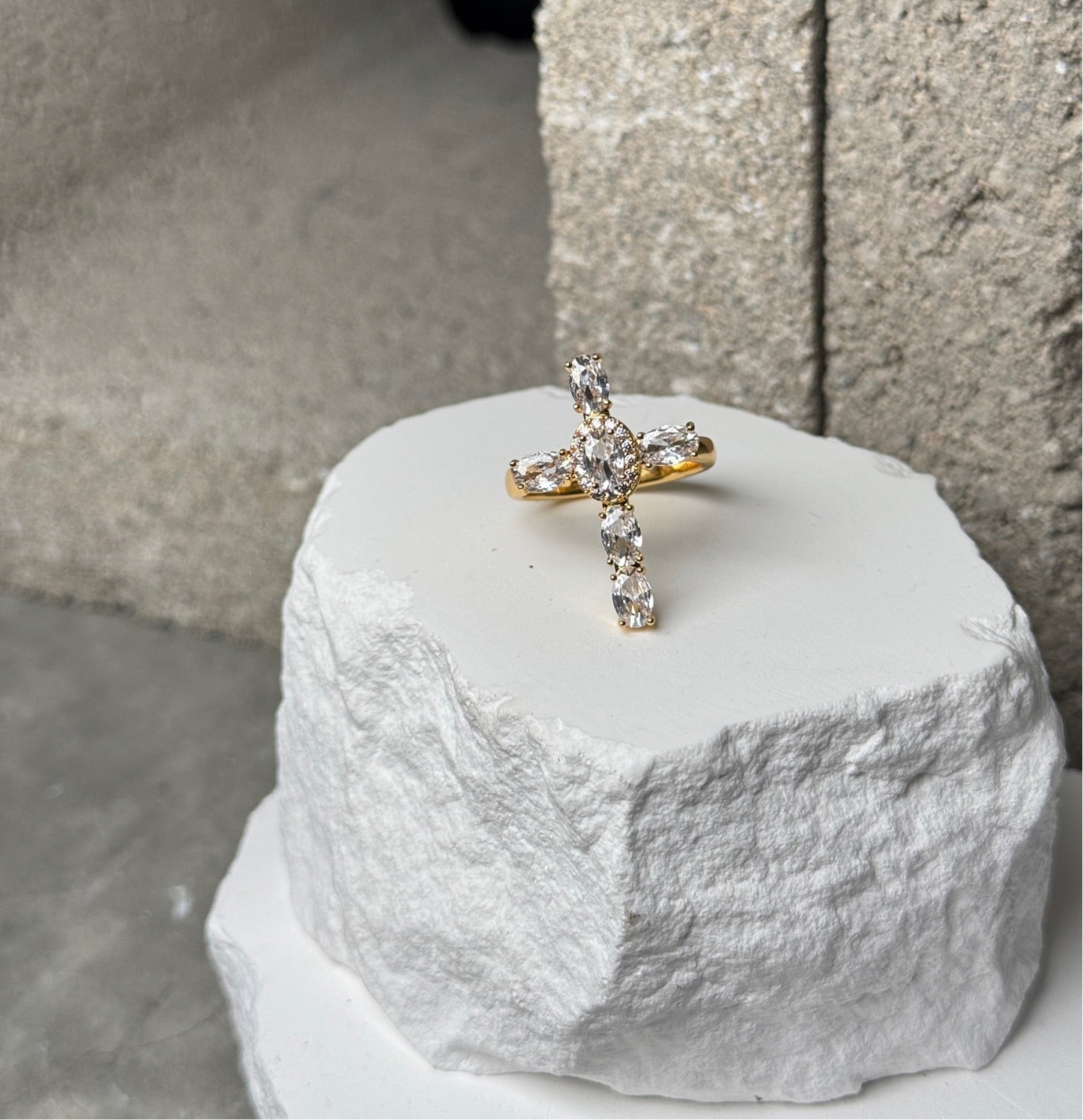 Adjustable Cross Ring Up To Size 10
