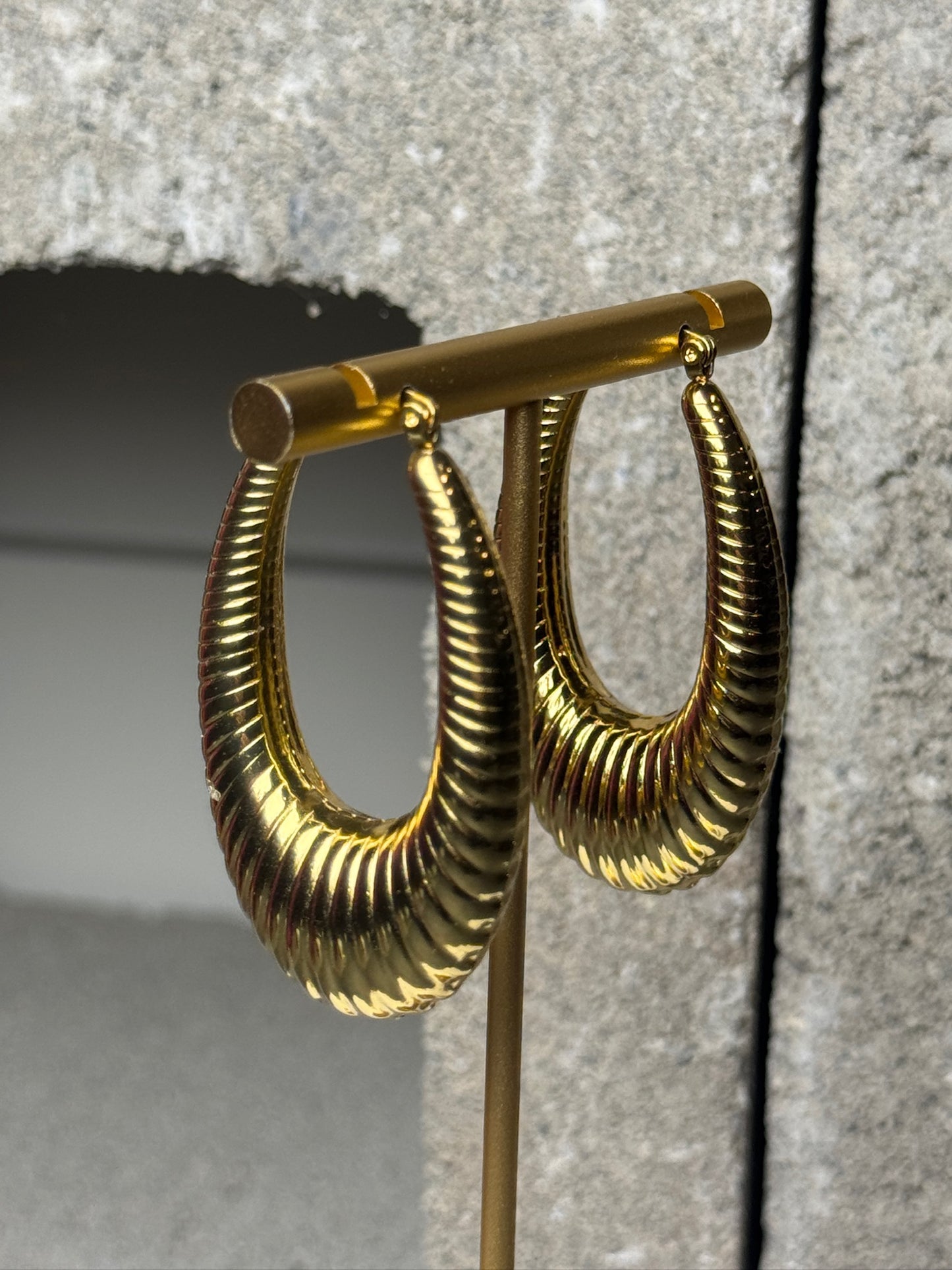 Not Too Much Ribbed Hoop Earrings