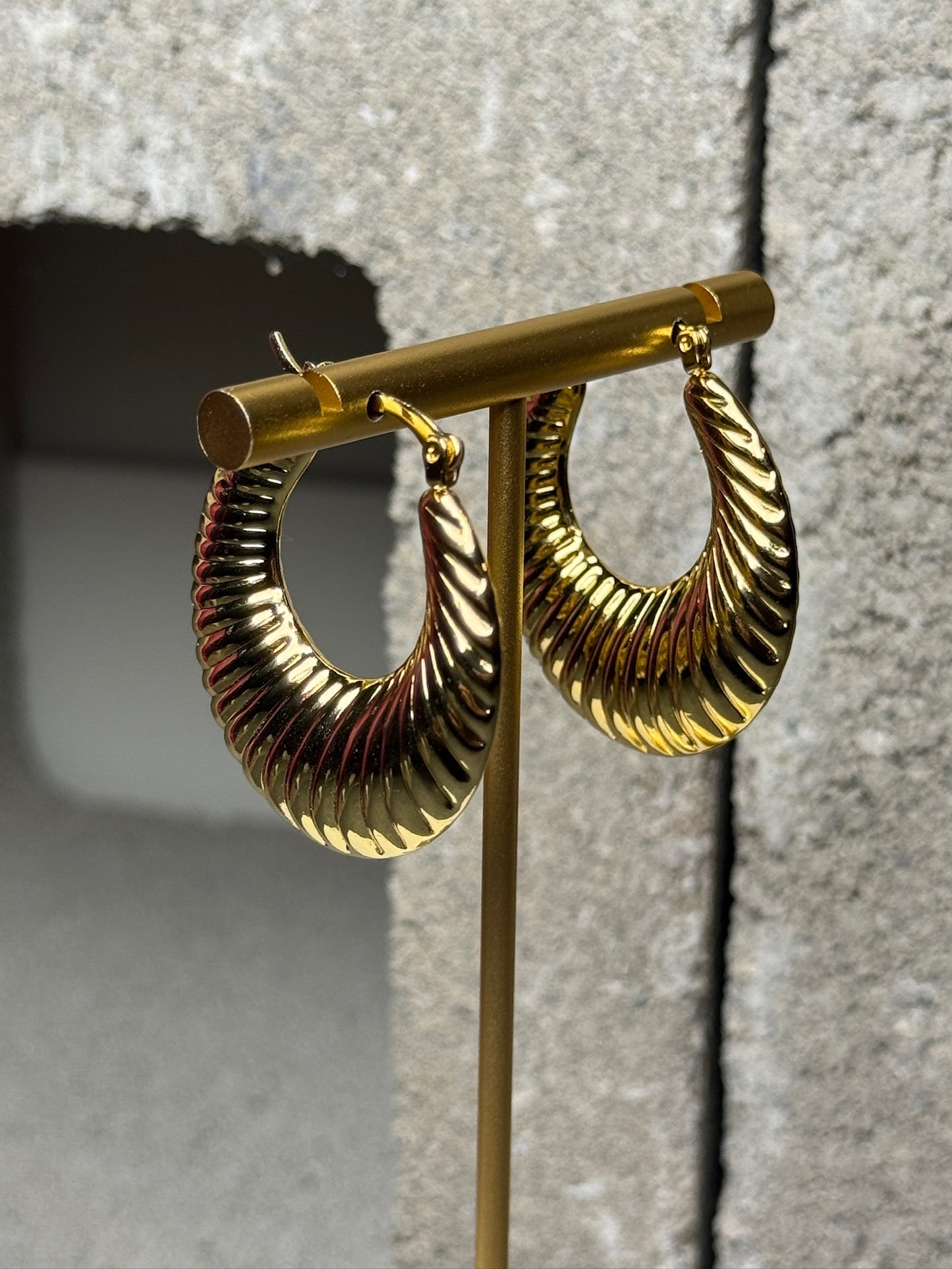 DND Ribbed Hoop Earrings