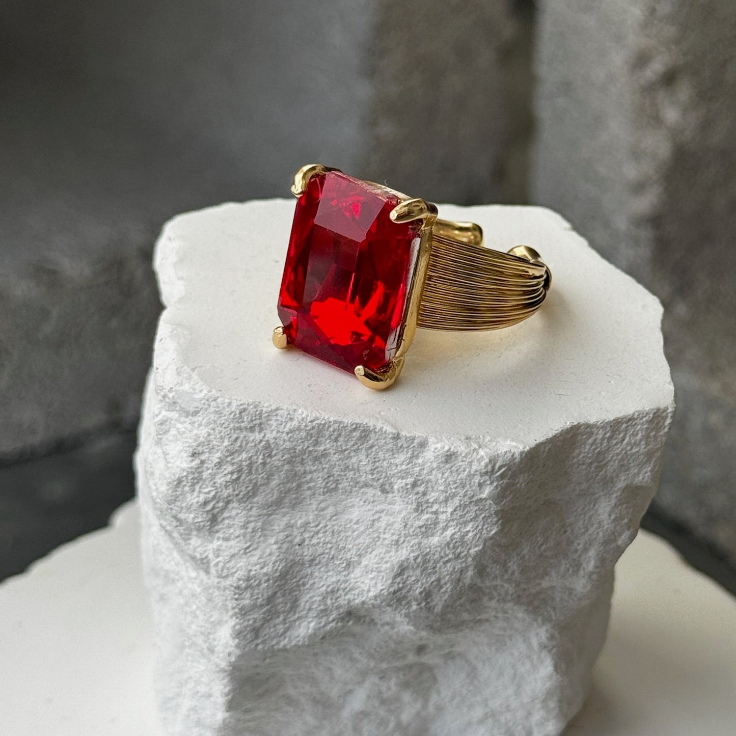 Clean Cut Gemstone Size 7 Expandable