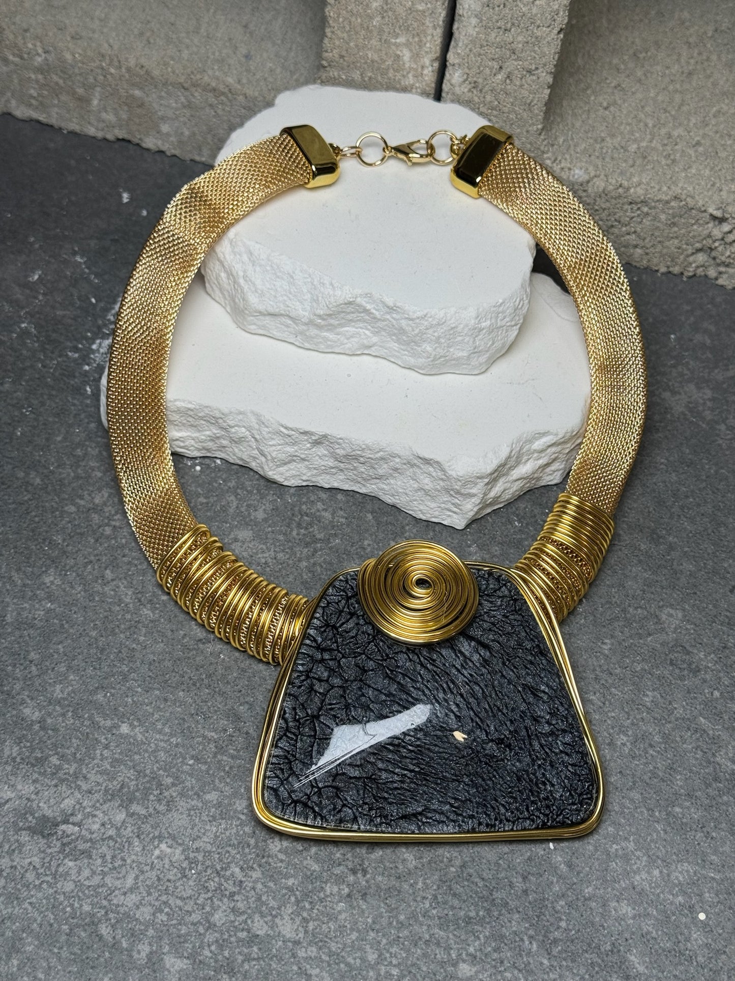 Point Of View Geometric Choker 23"