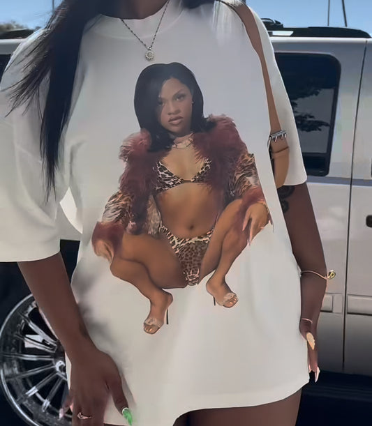 Unisex Vintage Style Lil Kim TShirt in Cream Casual