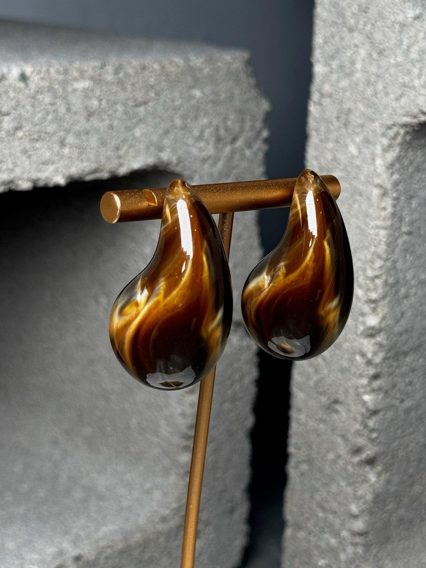 Soft Curve Teardrop Earrings