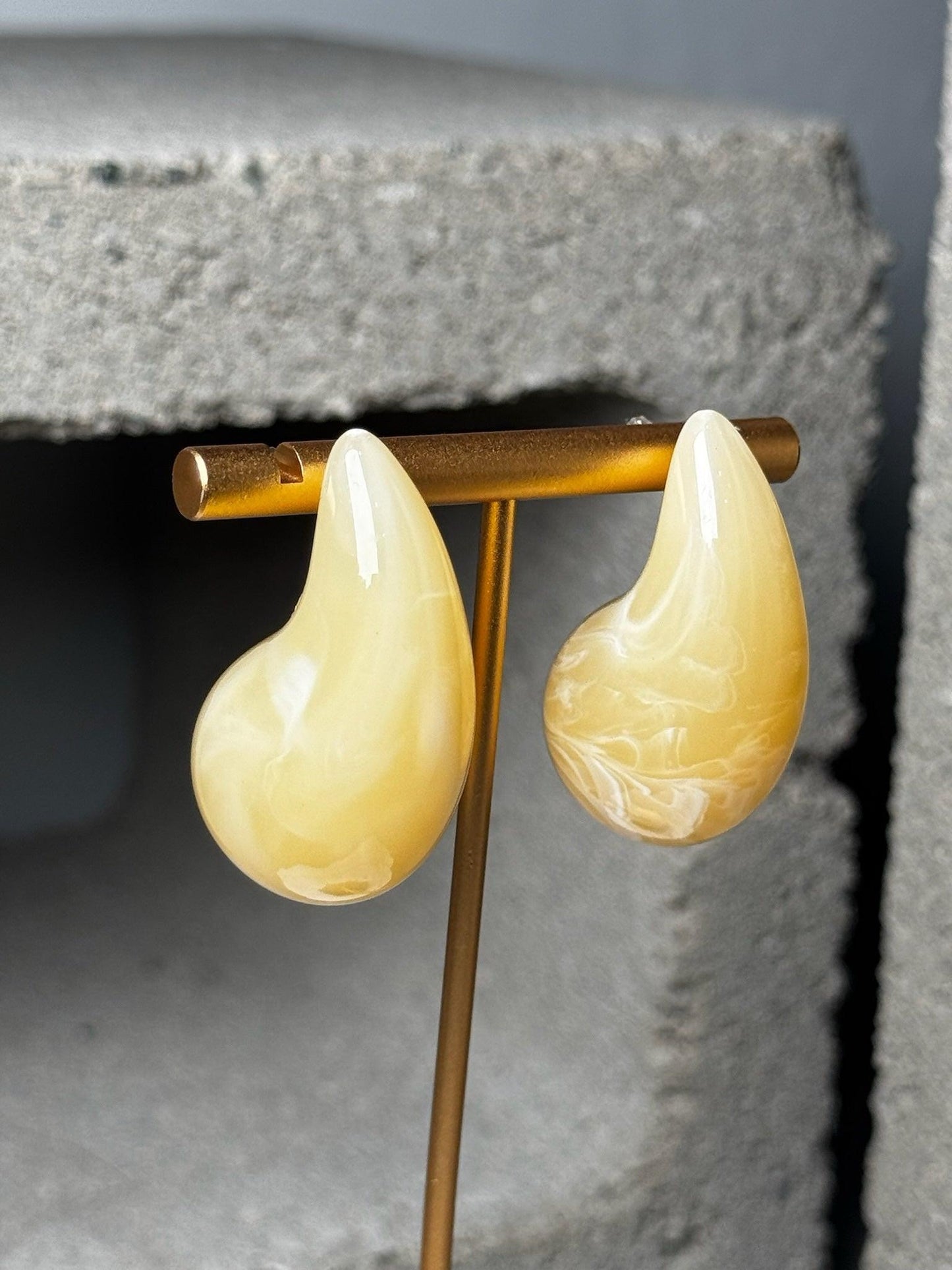 Soft Curve Teardrop Earrings