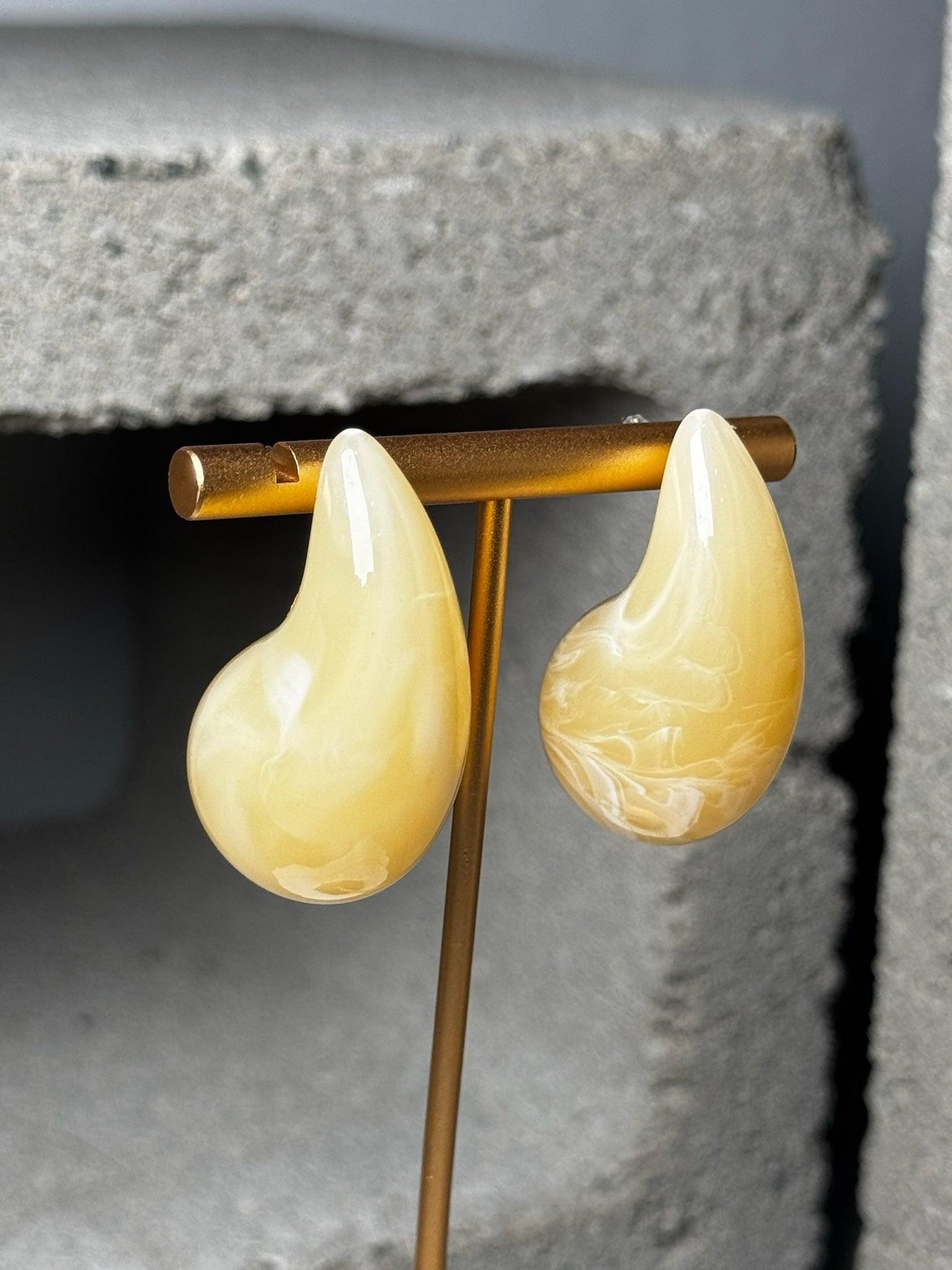 Soft Curve Teardrop Earrings