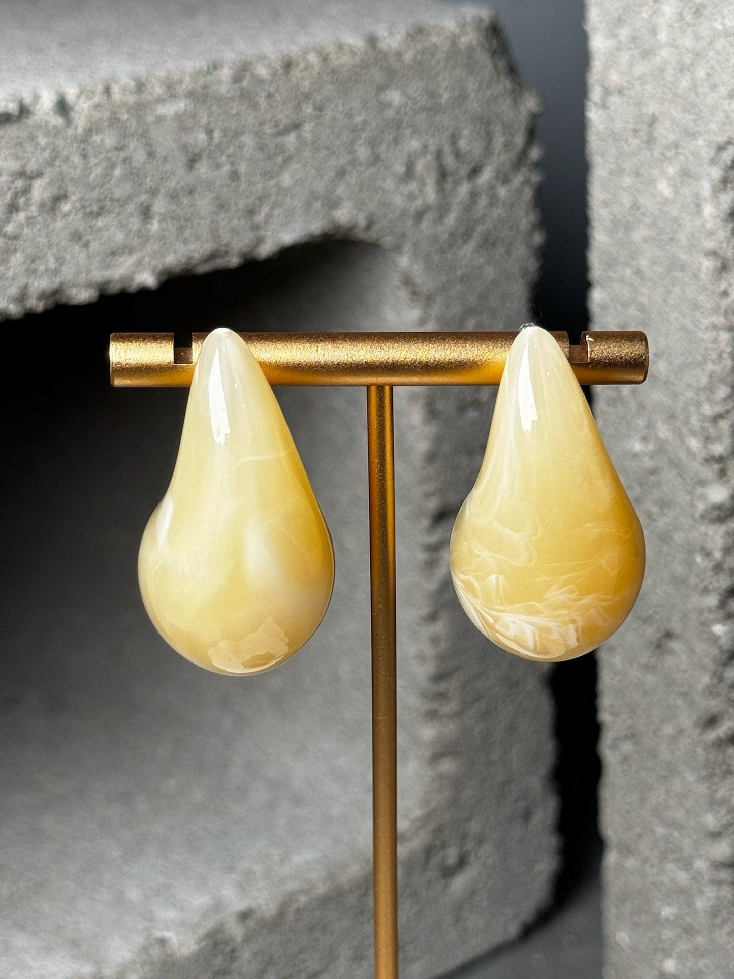 Soft Curve Teardrop Earrings