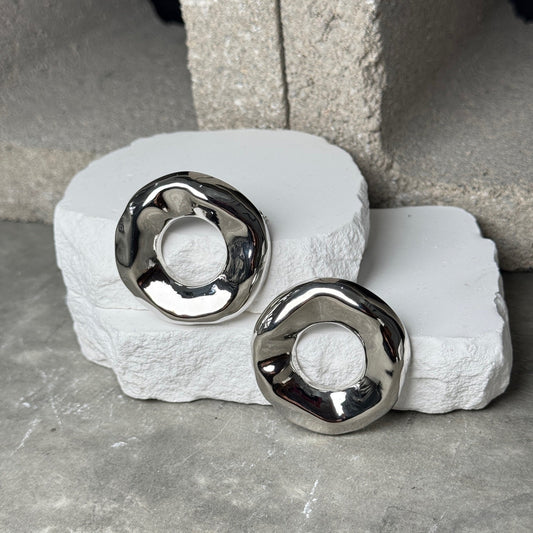 Flow Cutout Circle Earrings