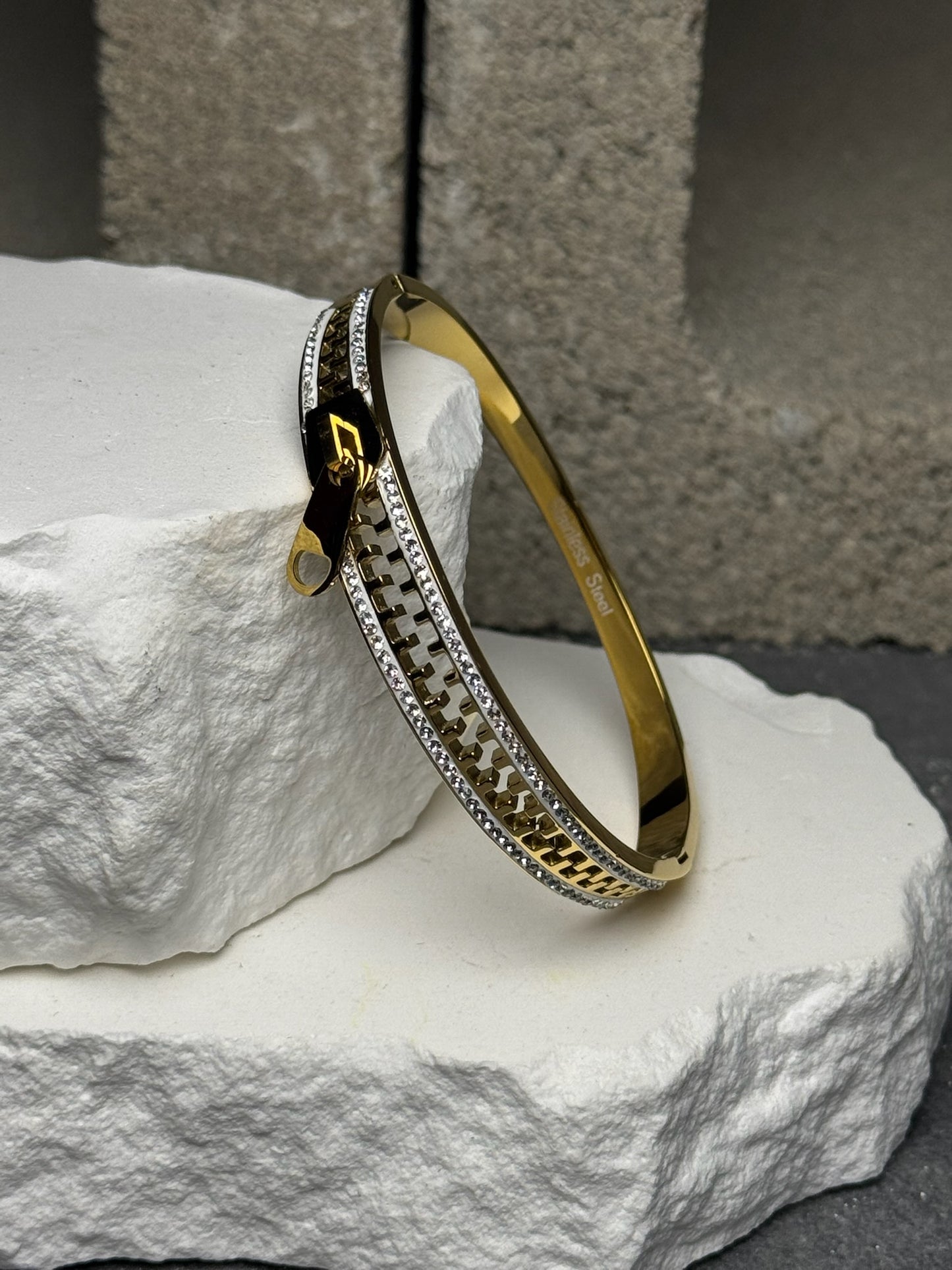 Zip Me Up Bangle 6.5"