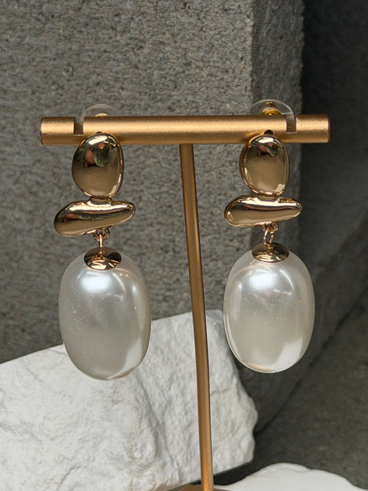 The Pearl Muse Earrings