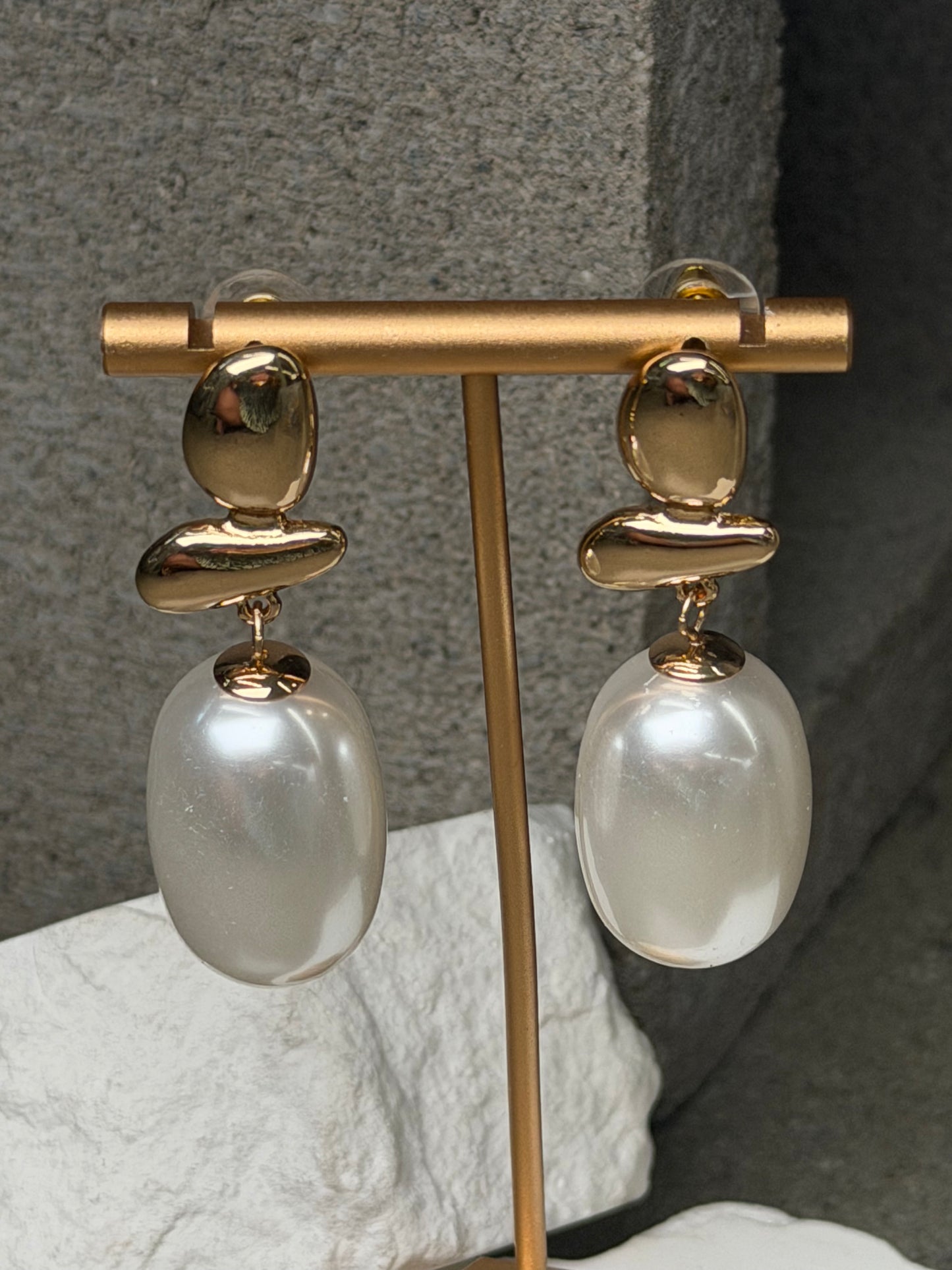 The Pearl Muse Earrings