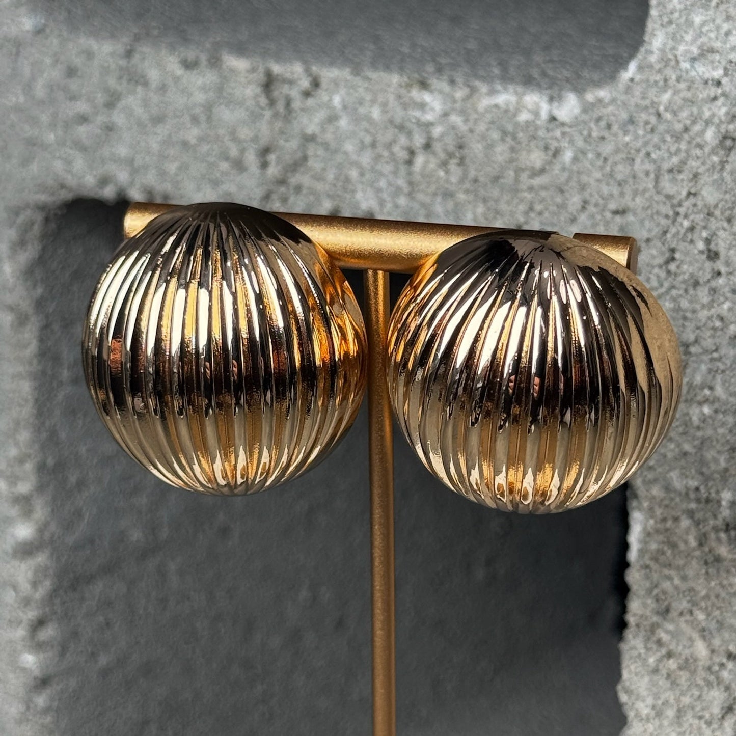 Lovebyte Ribbed Studs