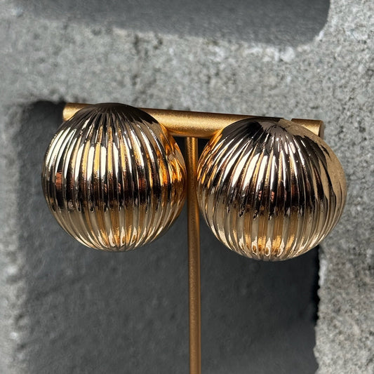 Lovebyte Ribbed Studs