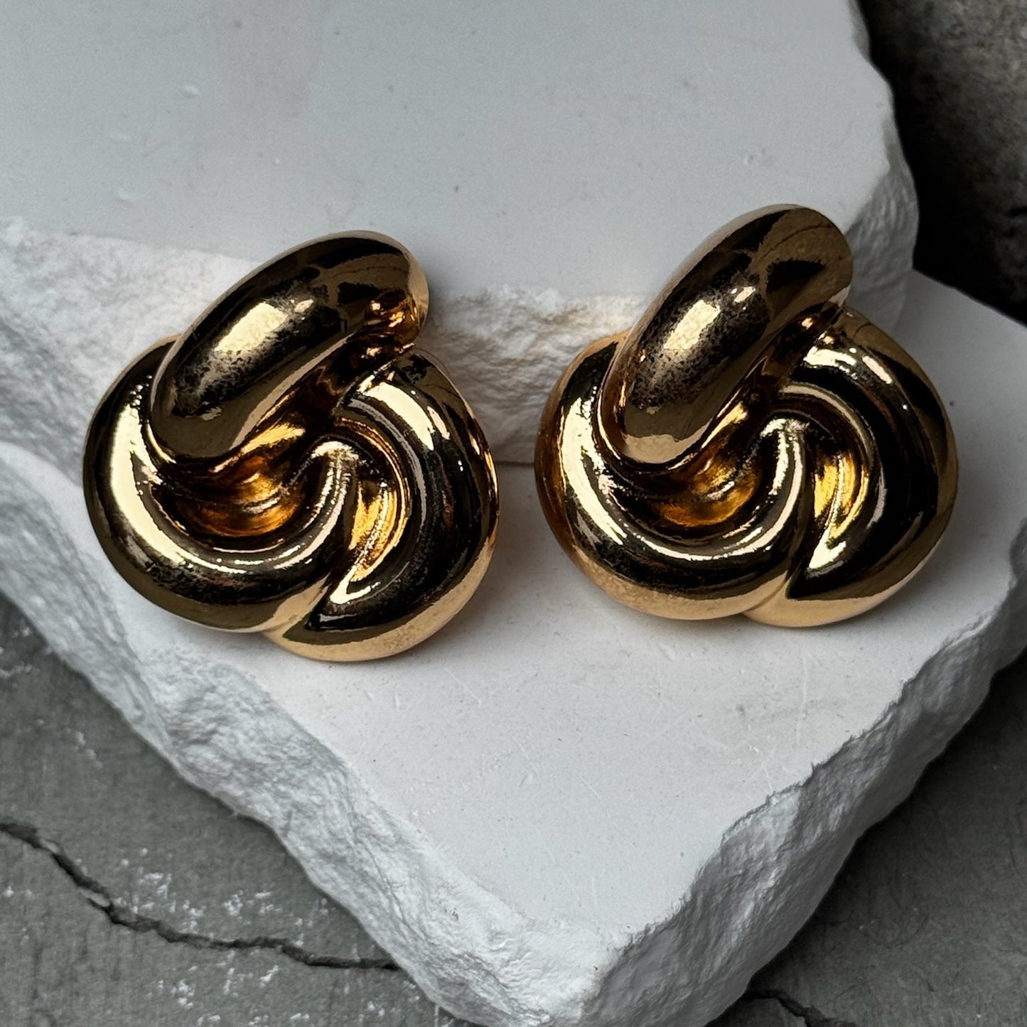 Noir Dream Stud Earring