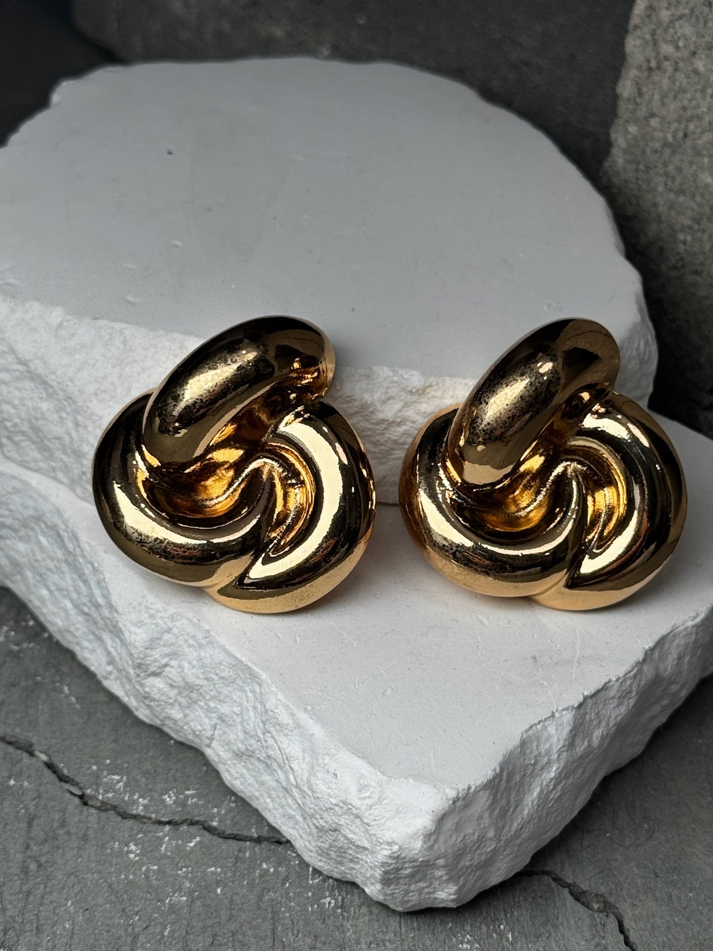 Noir Dream Stud Earring