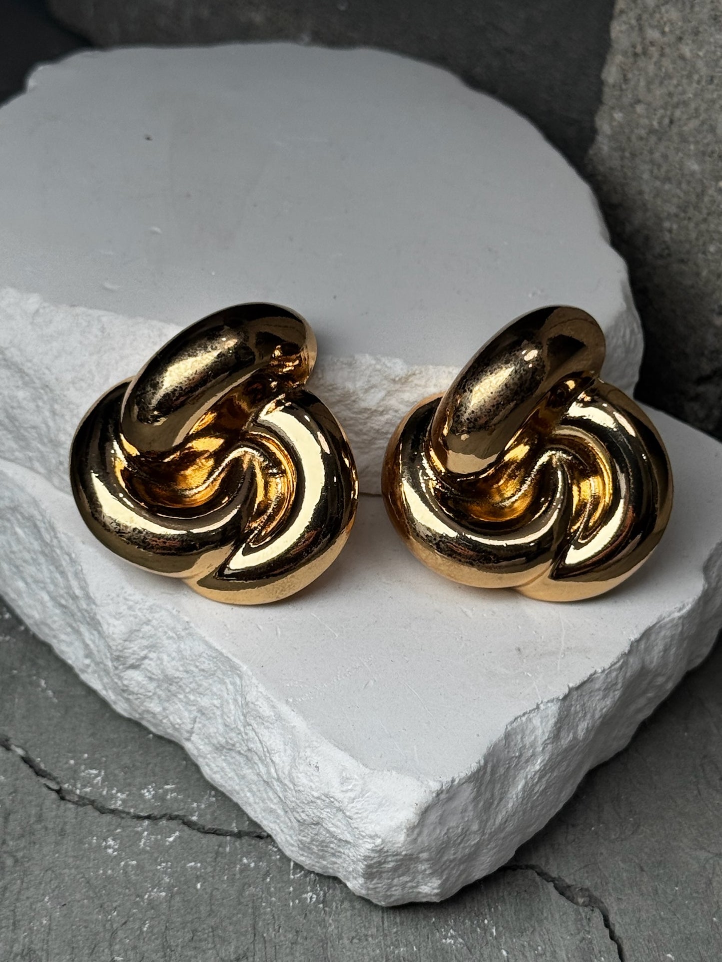 Noir Dream Stud Earring