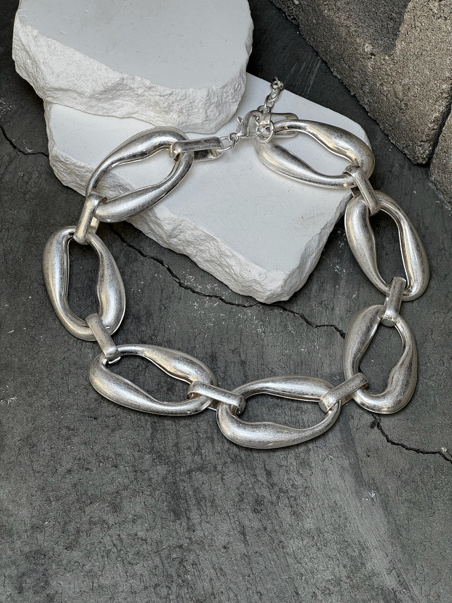 Worth the Hype Oval Link Necklace 16" w/ Extender