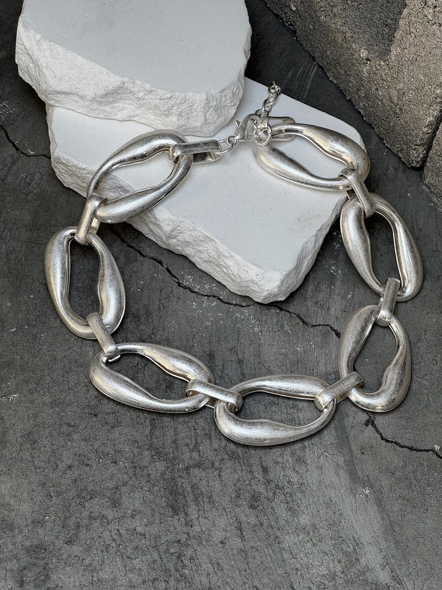 Worth the Hype Oval Link Necklace 16" w/ Extender