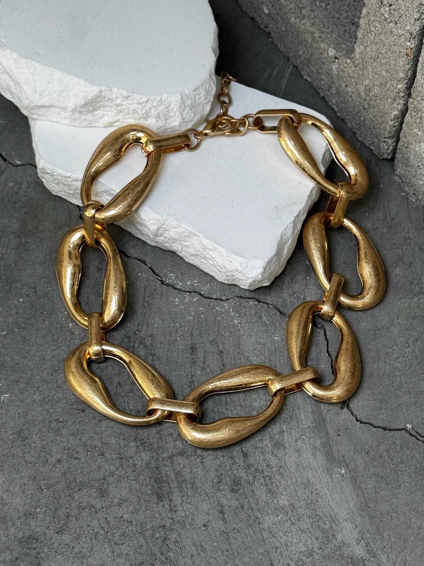 Worth the Hype Oval Link Necklace 16" w/ Extender
