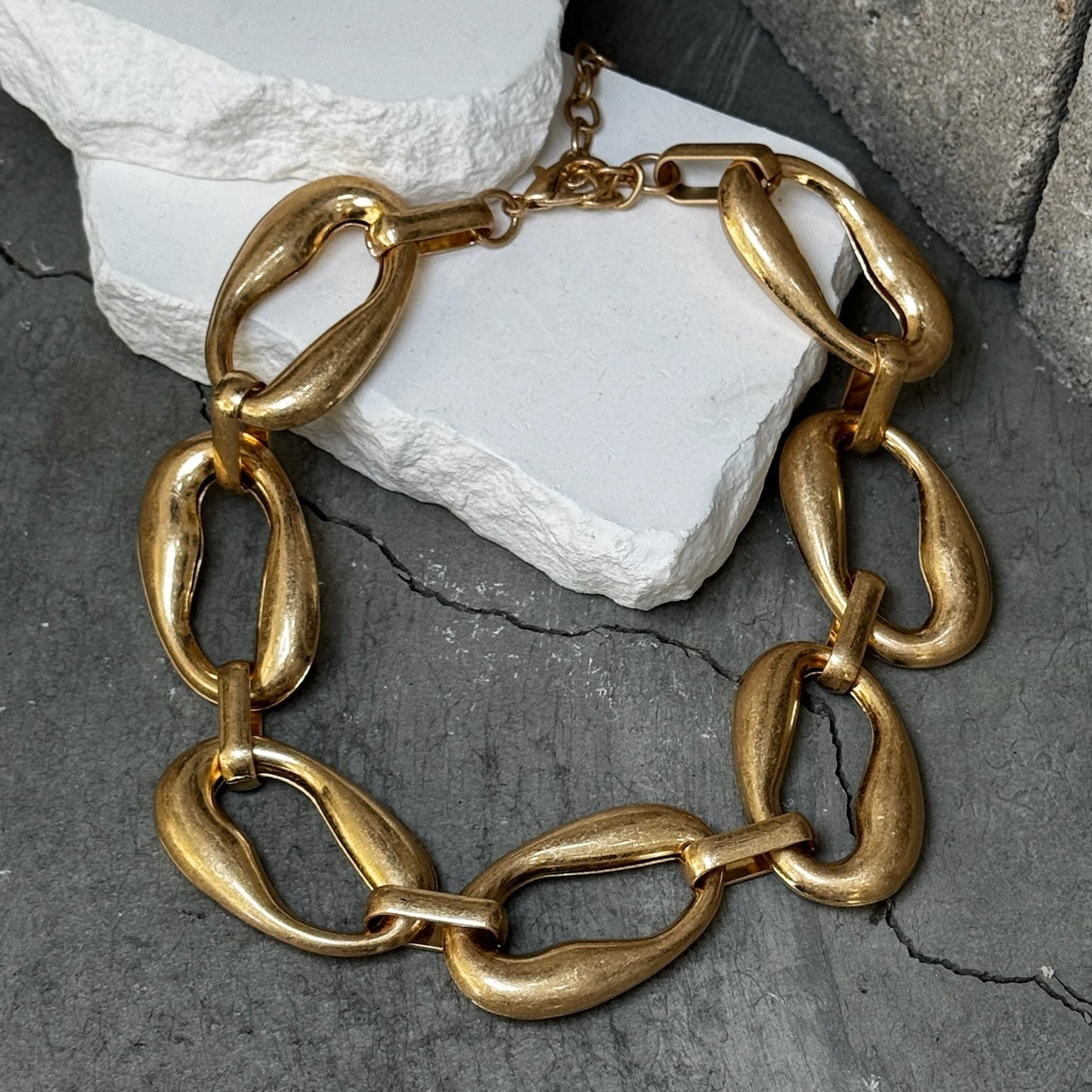 Worth the Hype Oval Link Necklace 16" w/ Extender