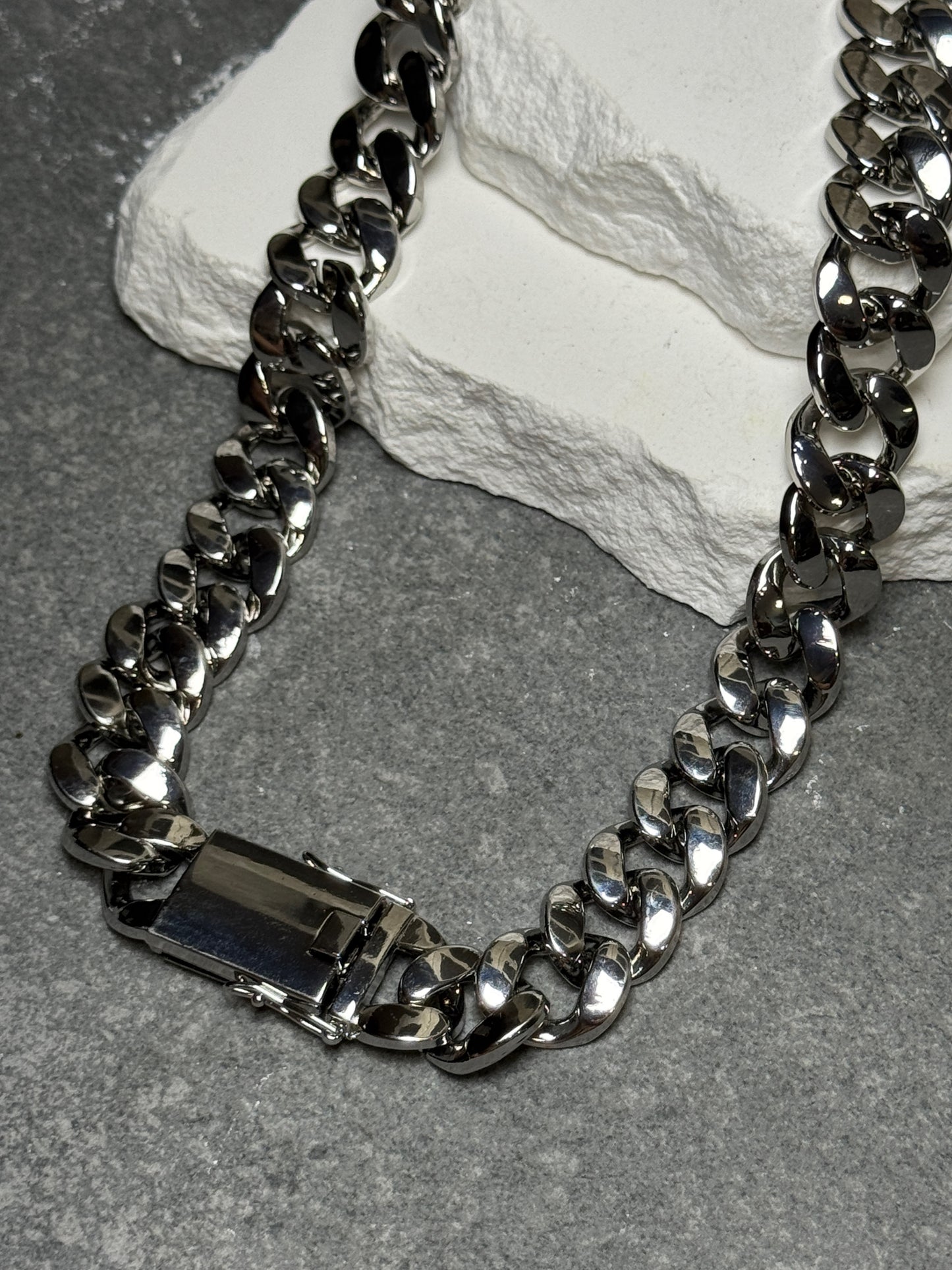 The Urban Luxe Chain