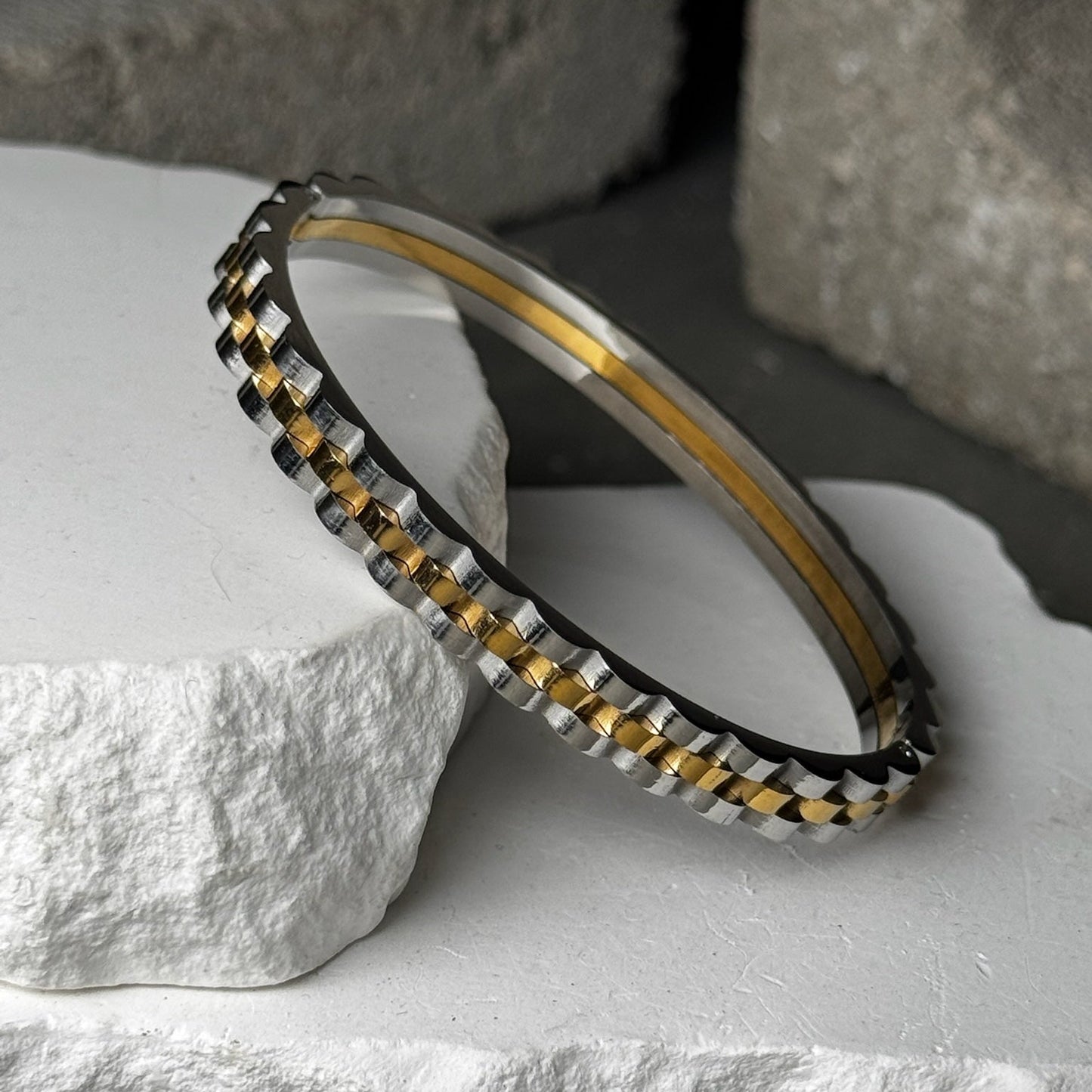 Roly Hinge Bracelet 6.5