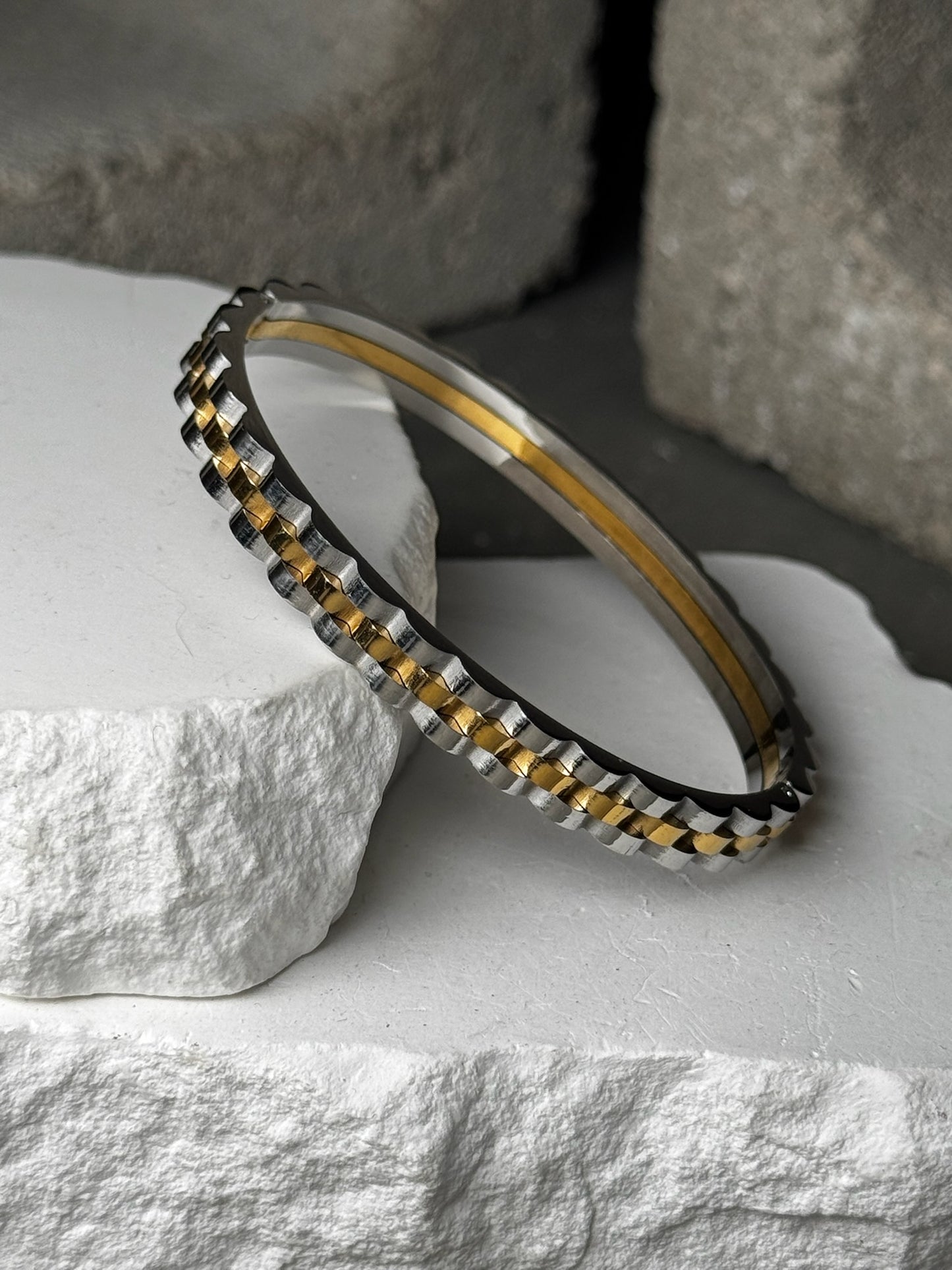 Roly Hinge Bracelet 6.5