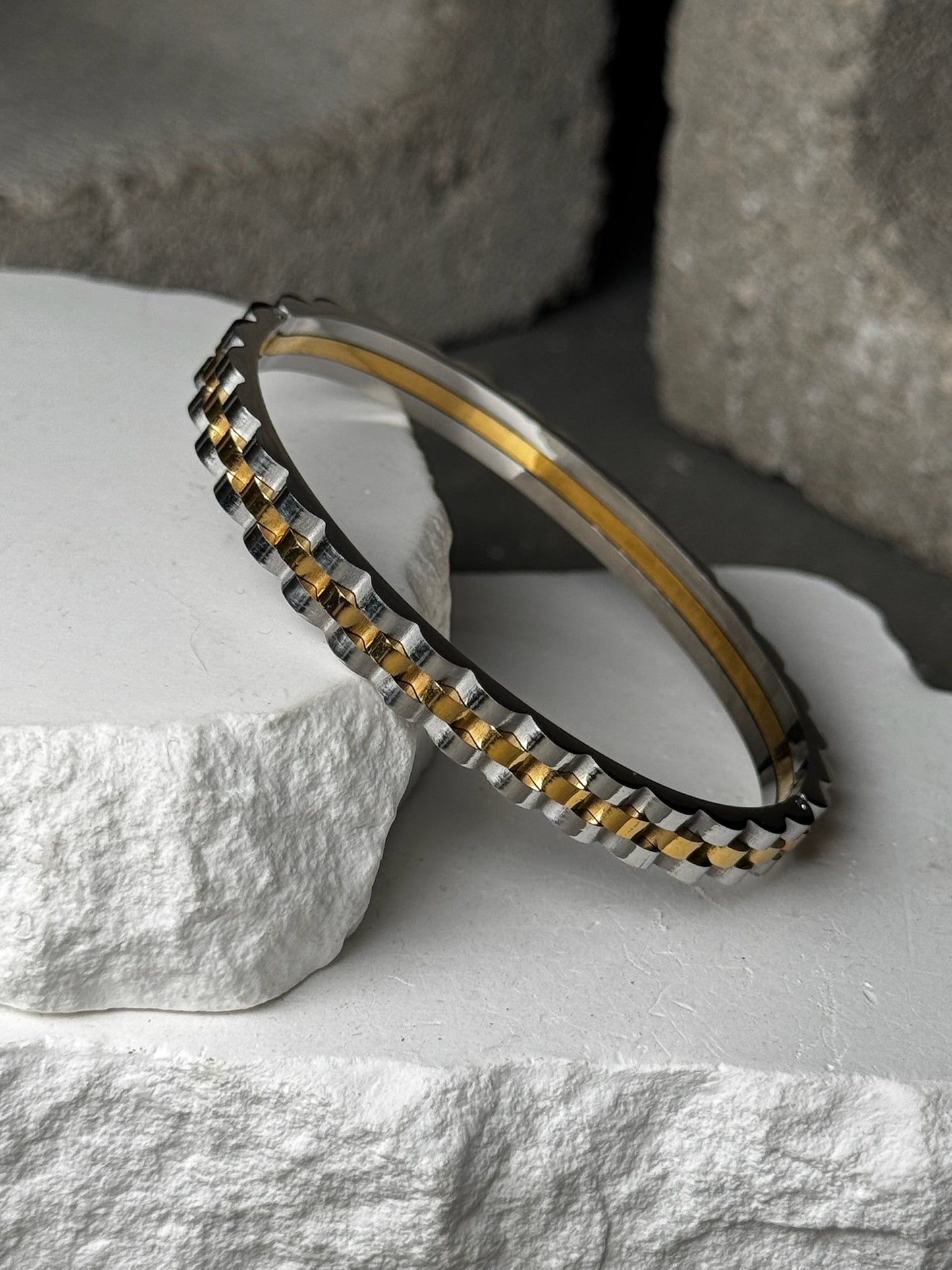 Roly Hinge Bracelet 6.5