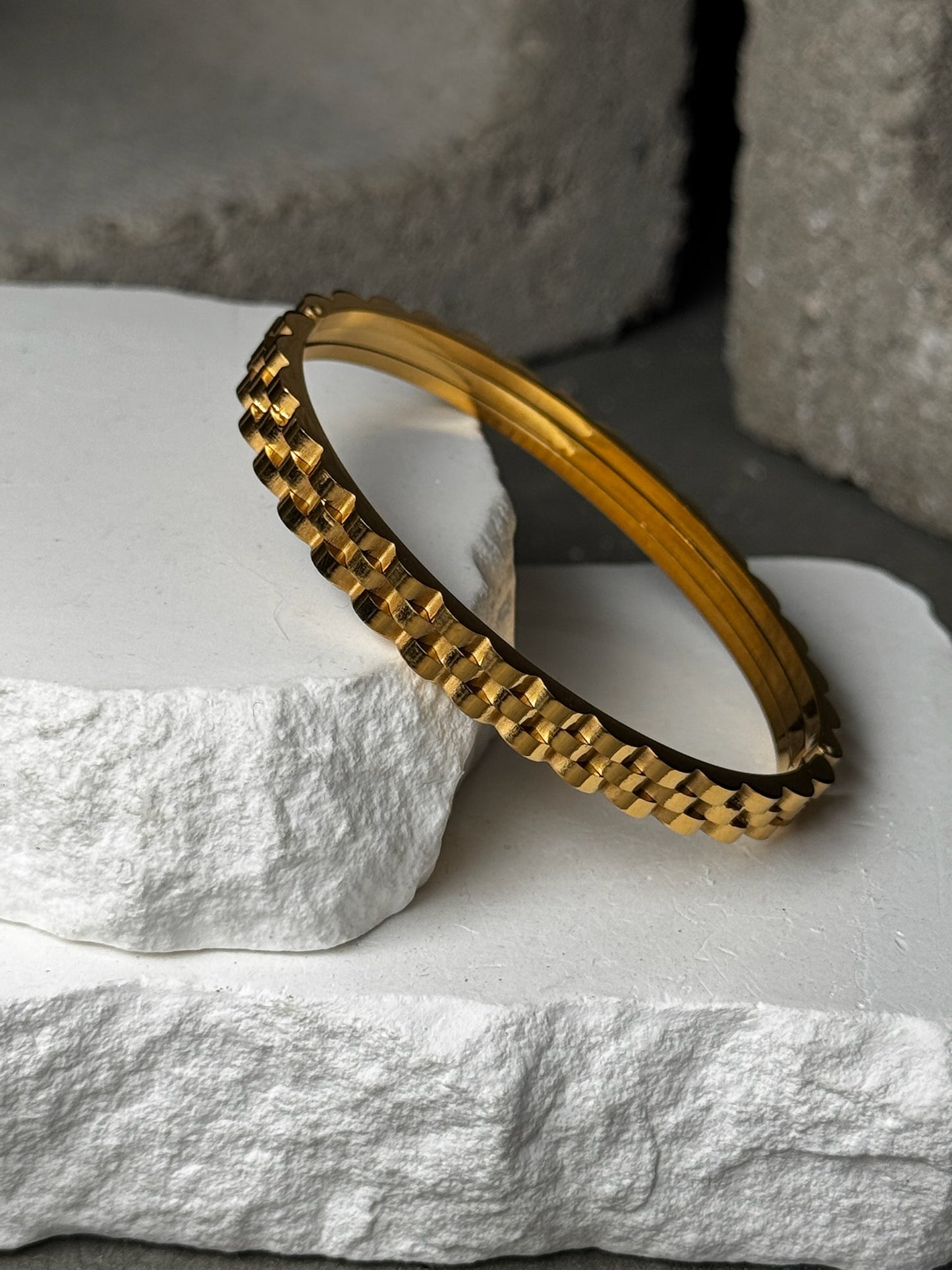 Roly Hinge Bracelet 6.5