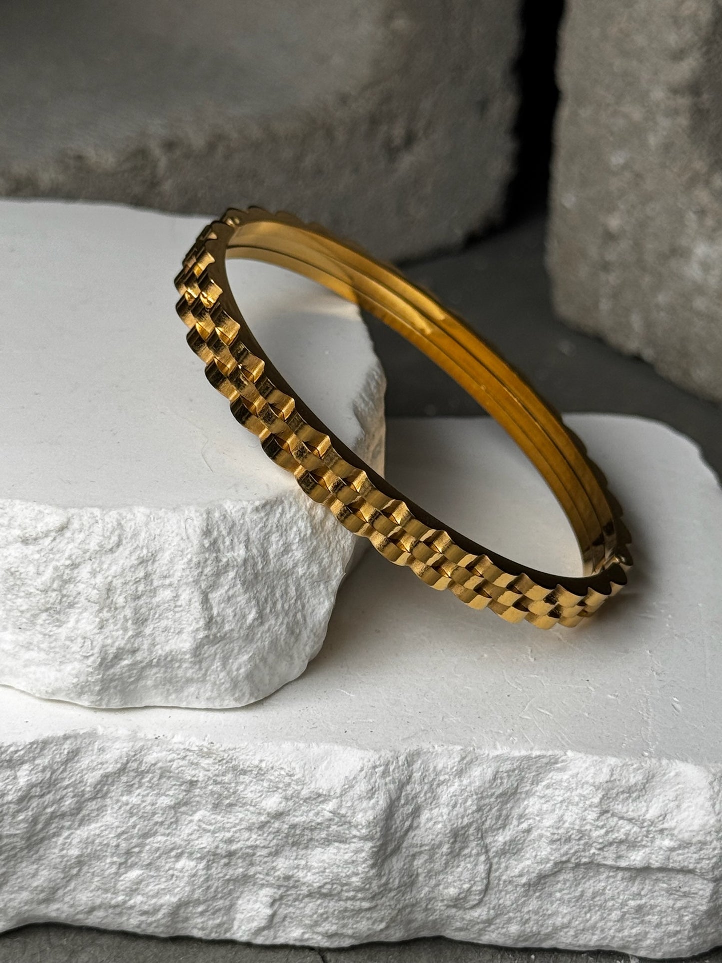 Roly Hinge Bracelet 6.5