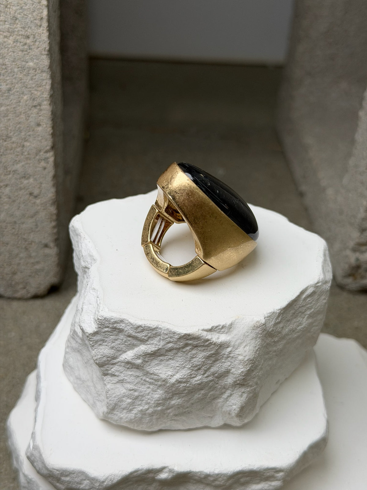 The Dark Muse Expandable Ring