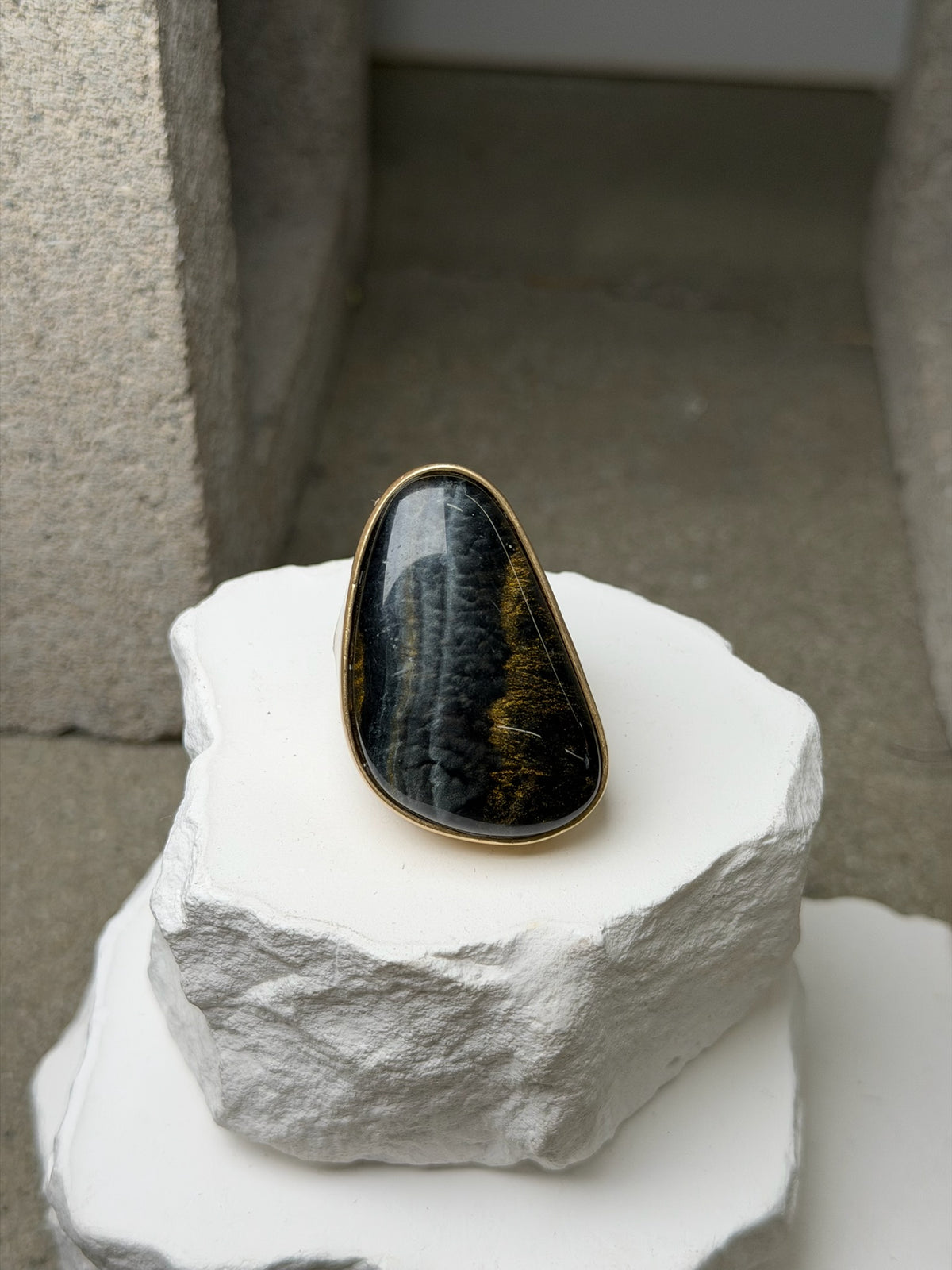 The Dark Muse Expandable Ring