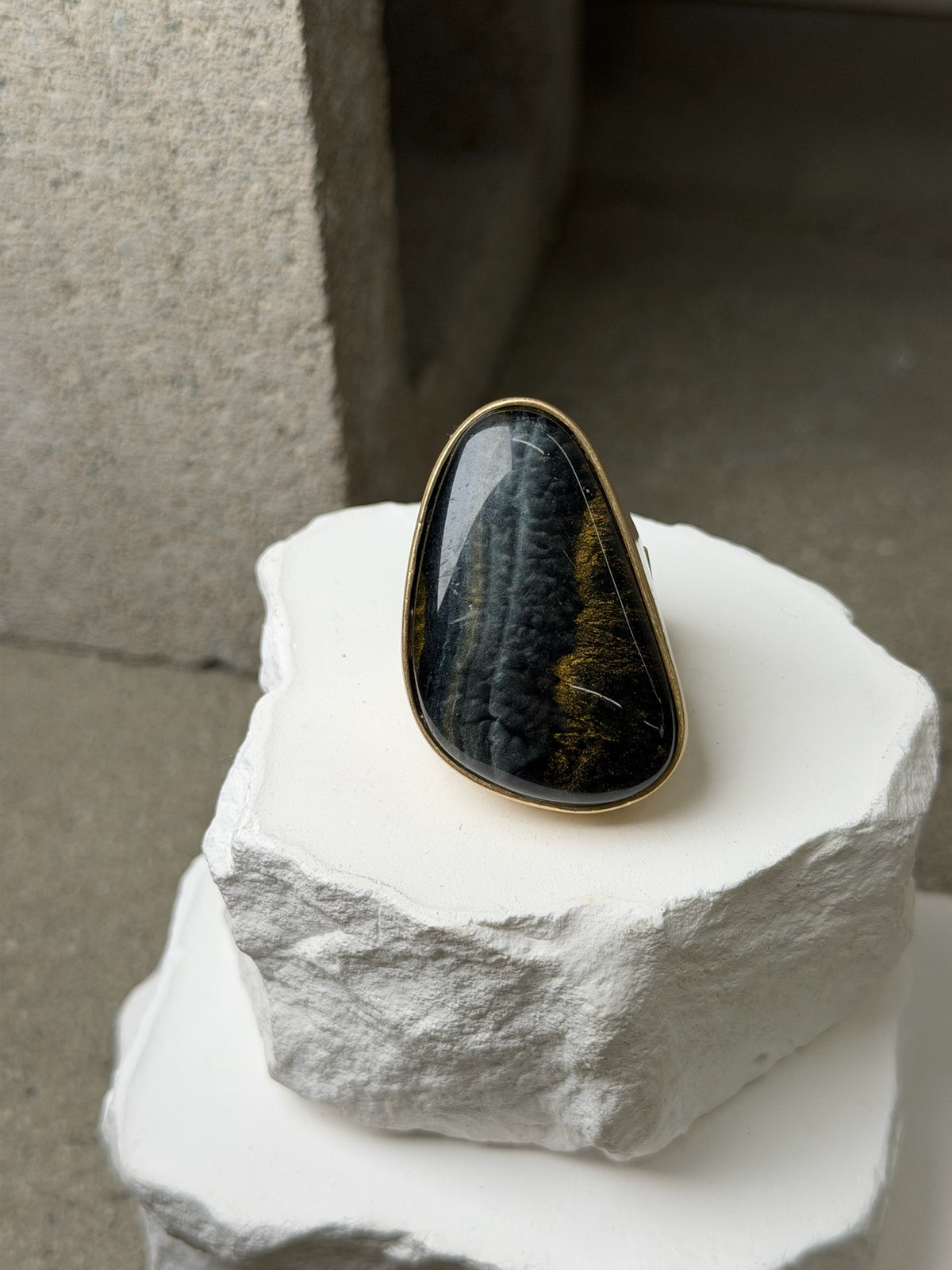 The Dark Muse Expandable Ring