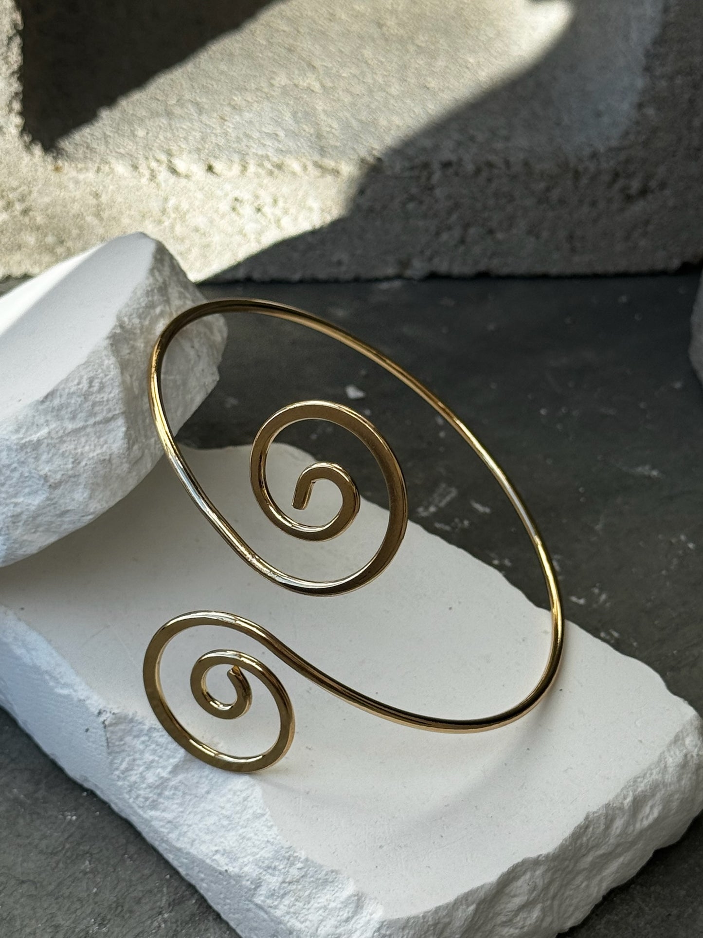 Plot Twist Swirl Arm Cuff